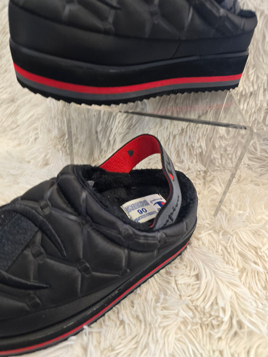 Champions soft slipper size 6 image 0