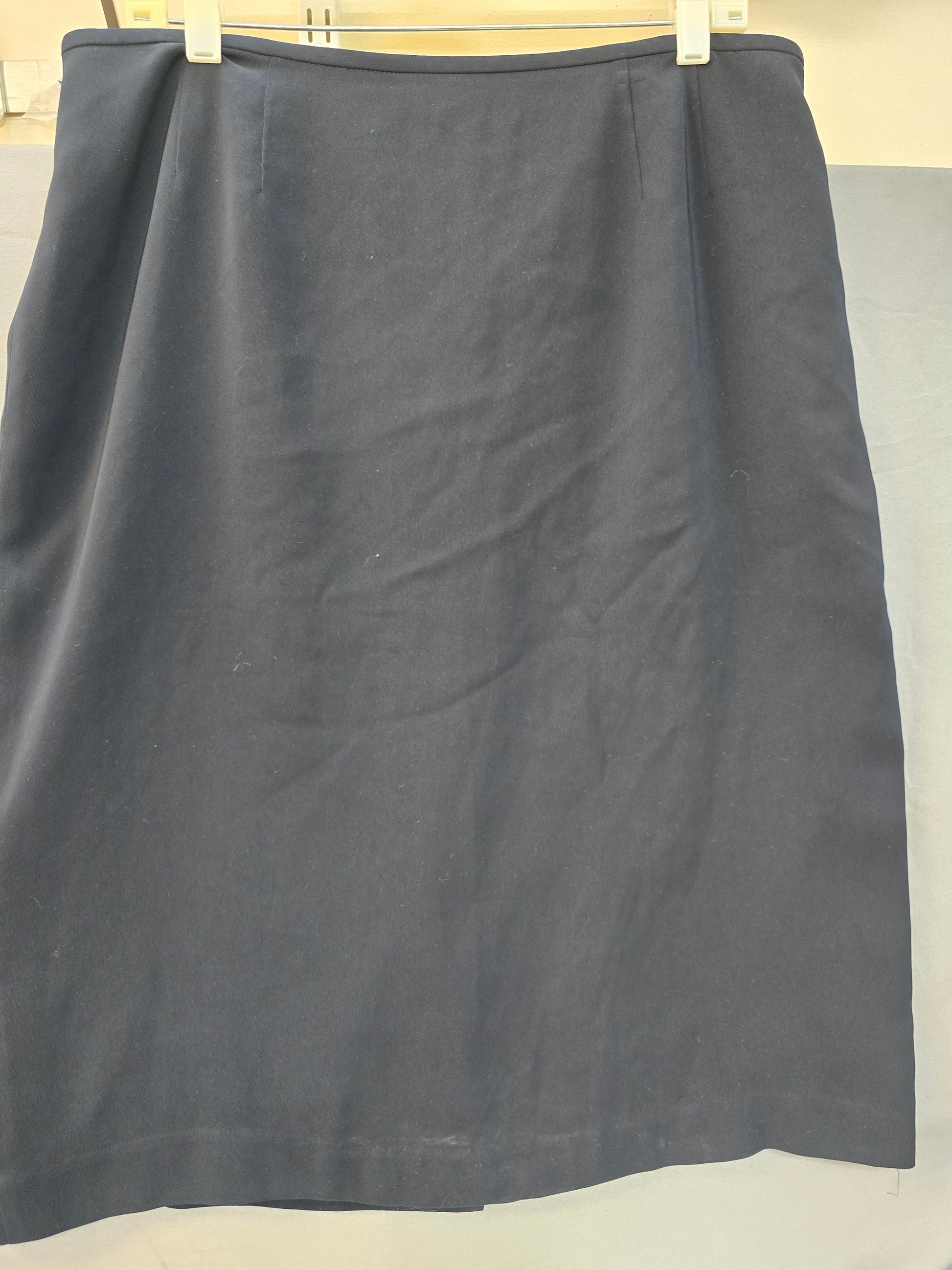 Kasper knee length black skirt size 14 image 0