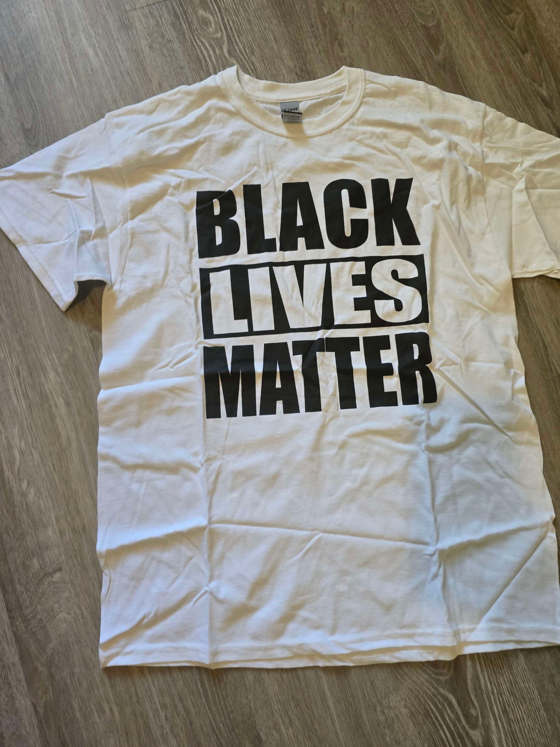 Black lives matter t-shirt size L image 0