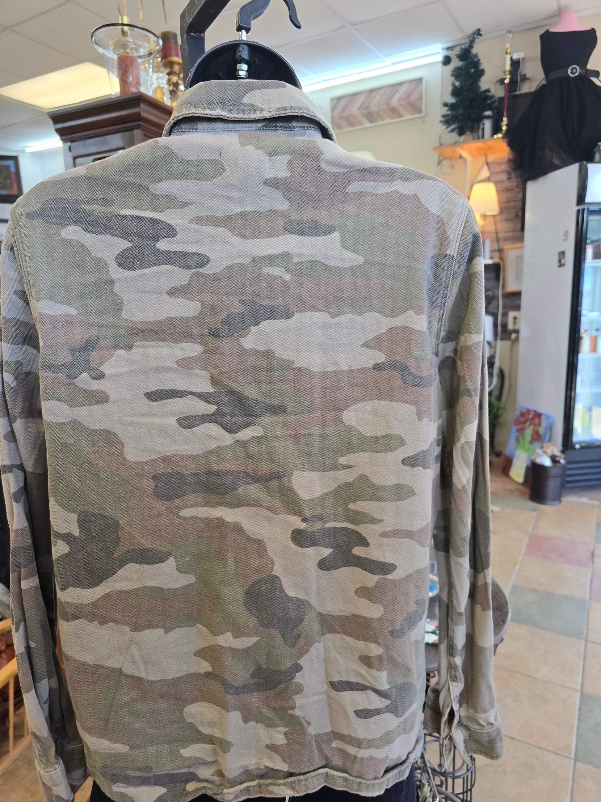 Camouflage button front blouse size 4 image 6