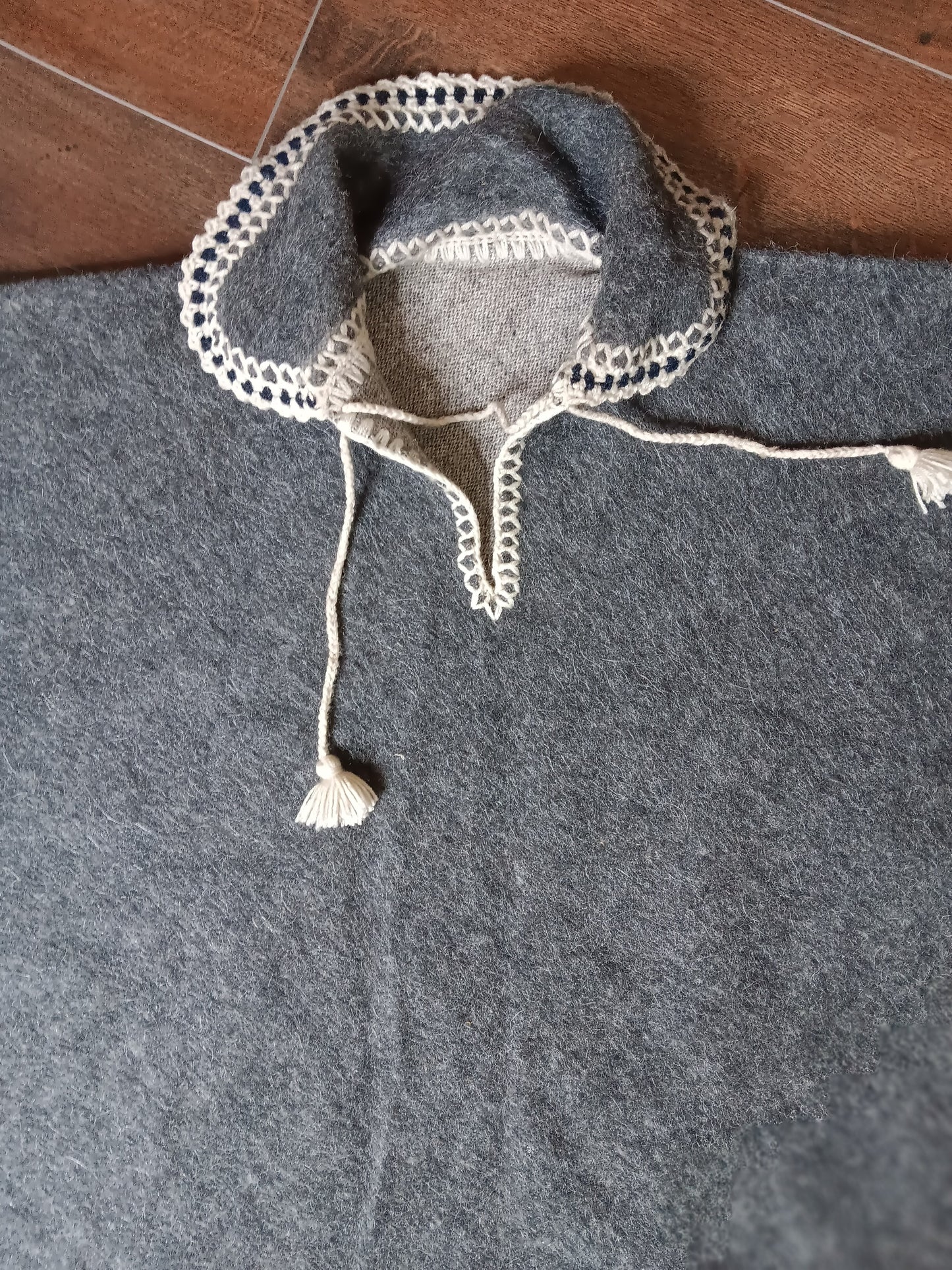 Alpaca dark gray poncho image 4