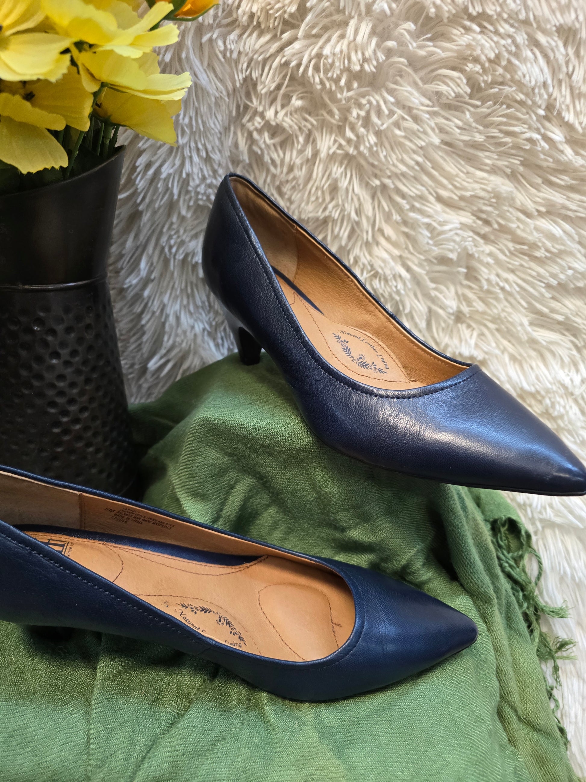 Sofft Blue small heels shoe size 8M image 2