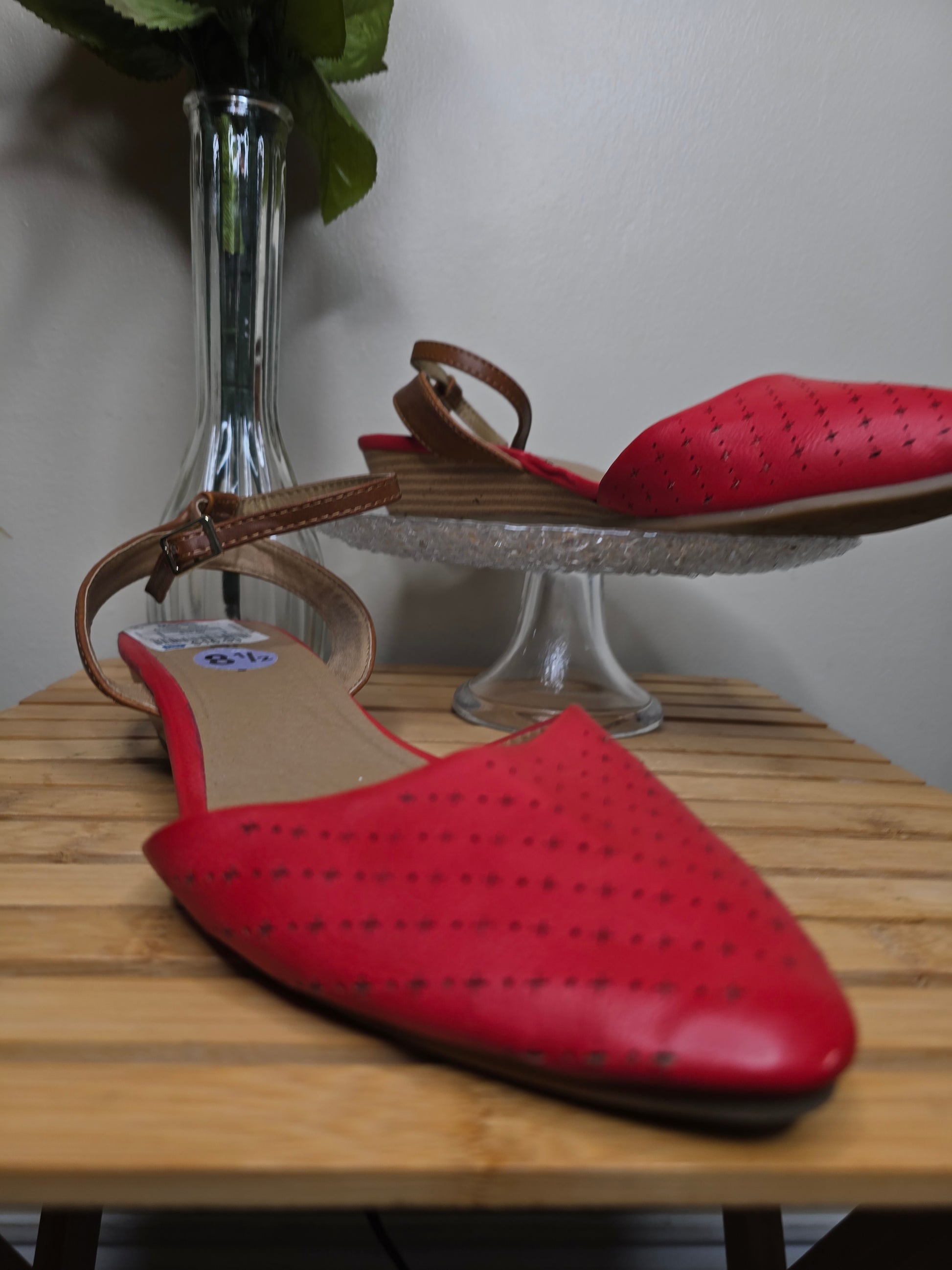 Red women summer flats size 8.5 image 3