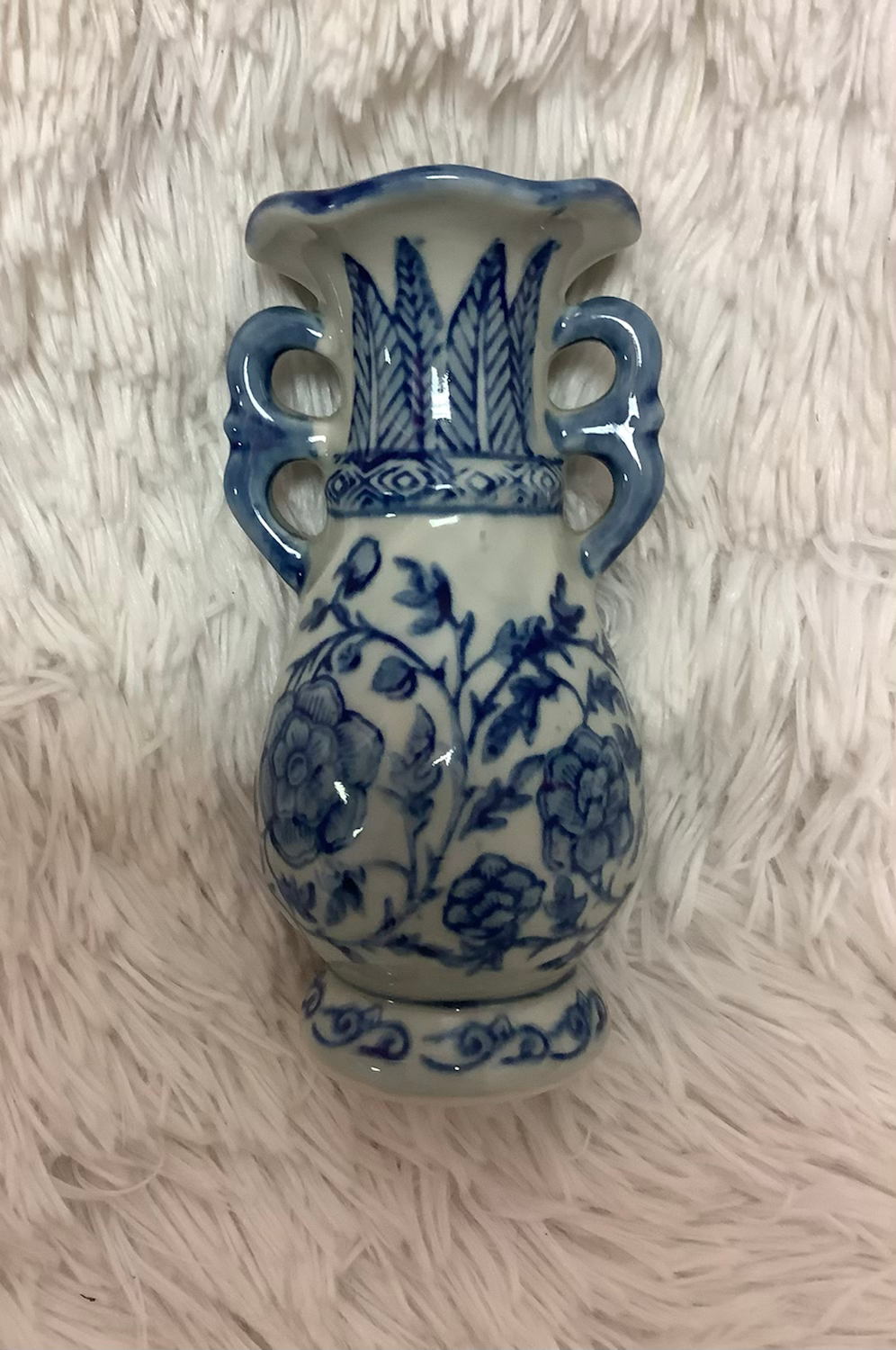 Porcelain vase blue and white image 3