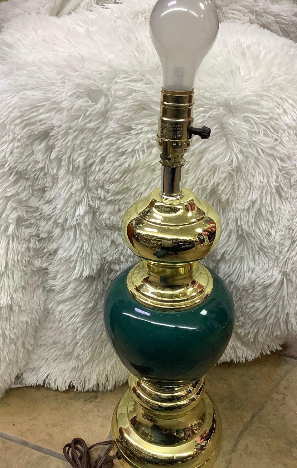 Green and gold lamp image 0