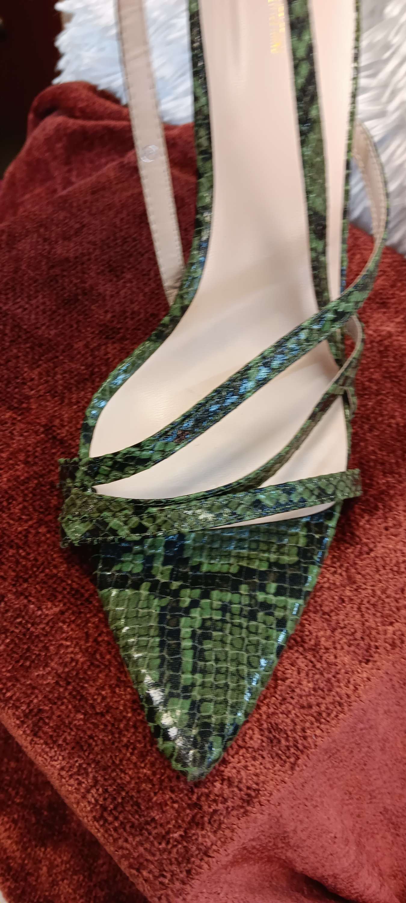 Pretty little thing women slipper size 8 image 5