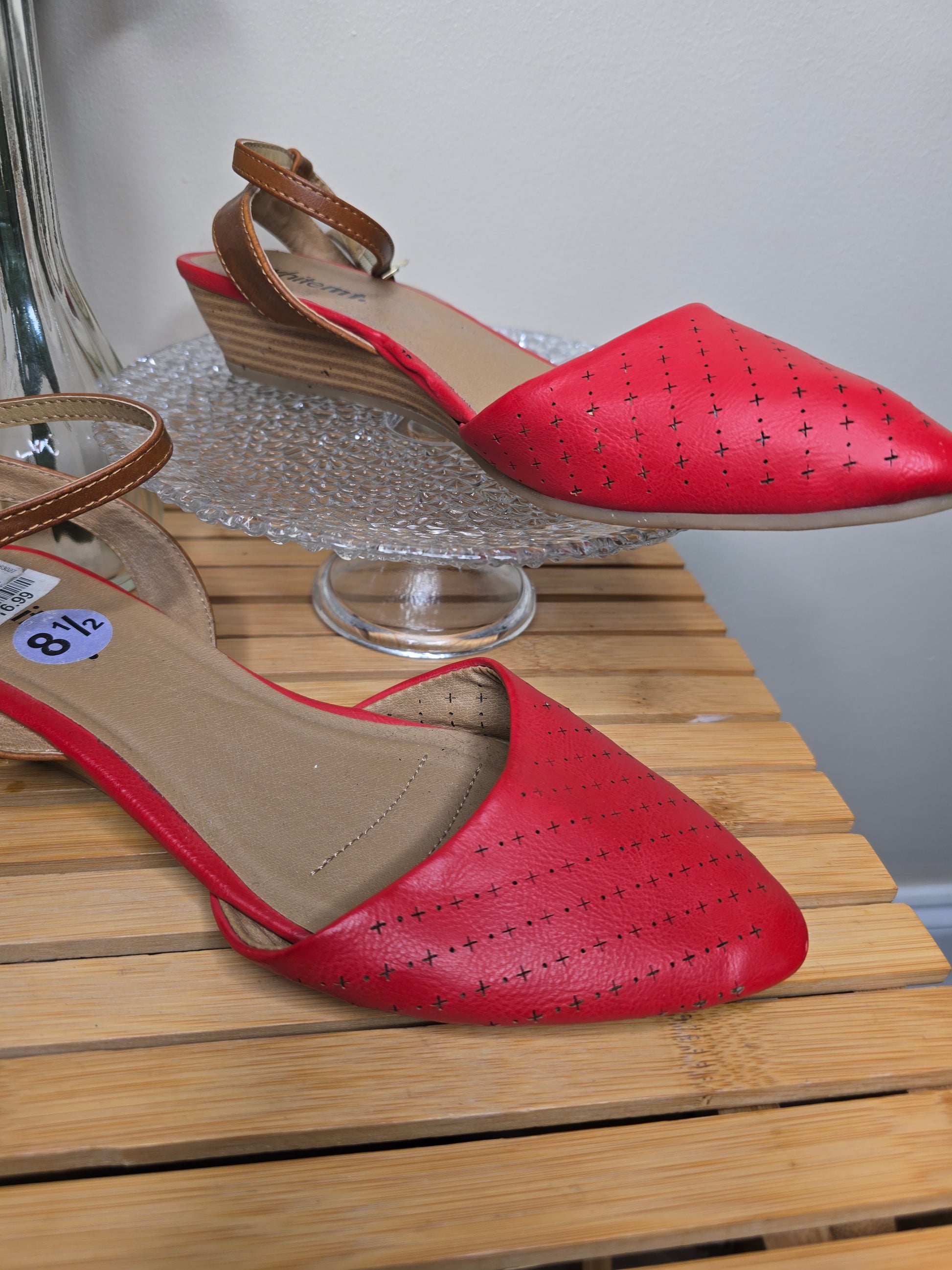 Red women summer flats size 8.5 image 0