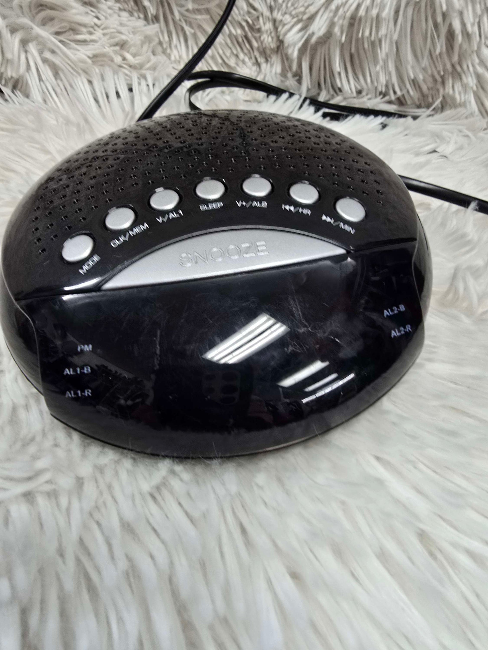 Supersonic Sc380 Dual Alarm Clock Am/fm Radio image 0
