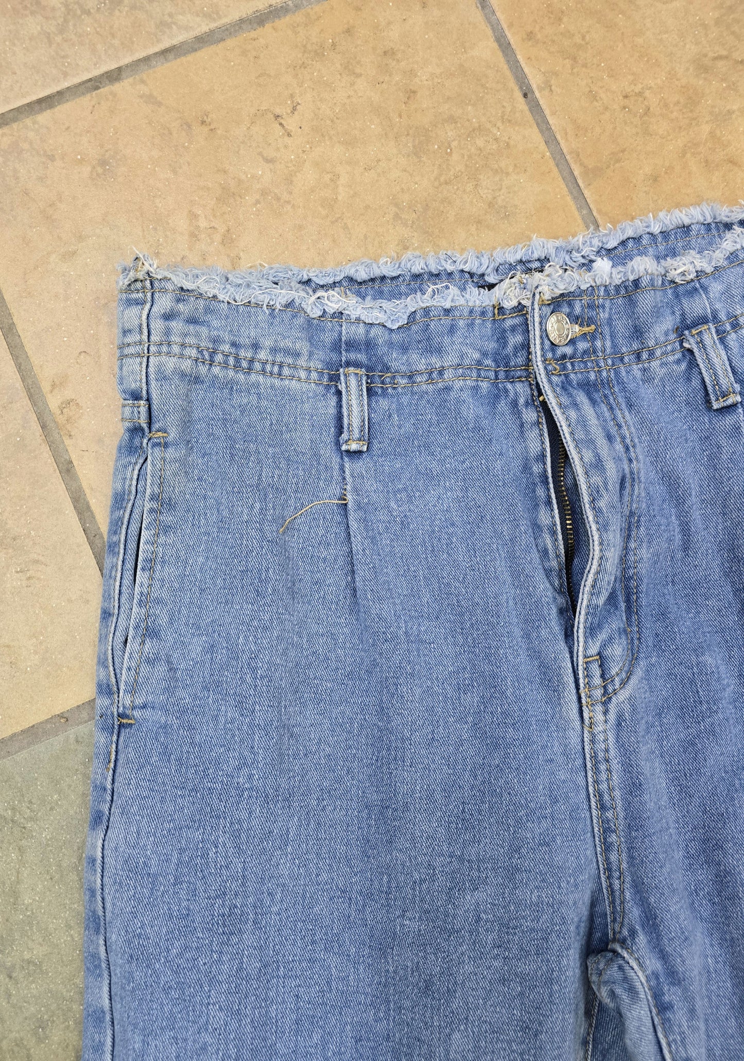 Woman boyfriend jeans/denim size 8 image 7