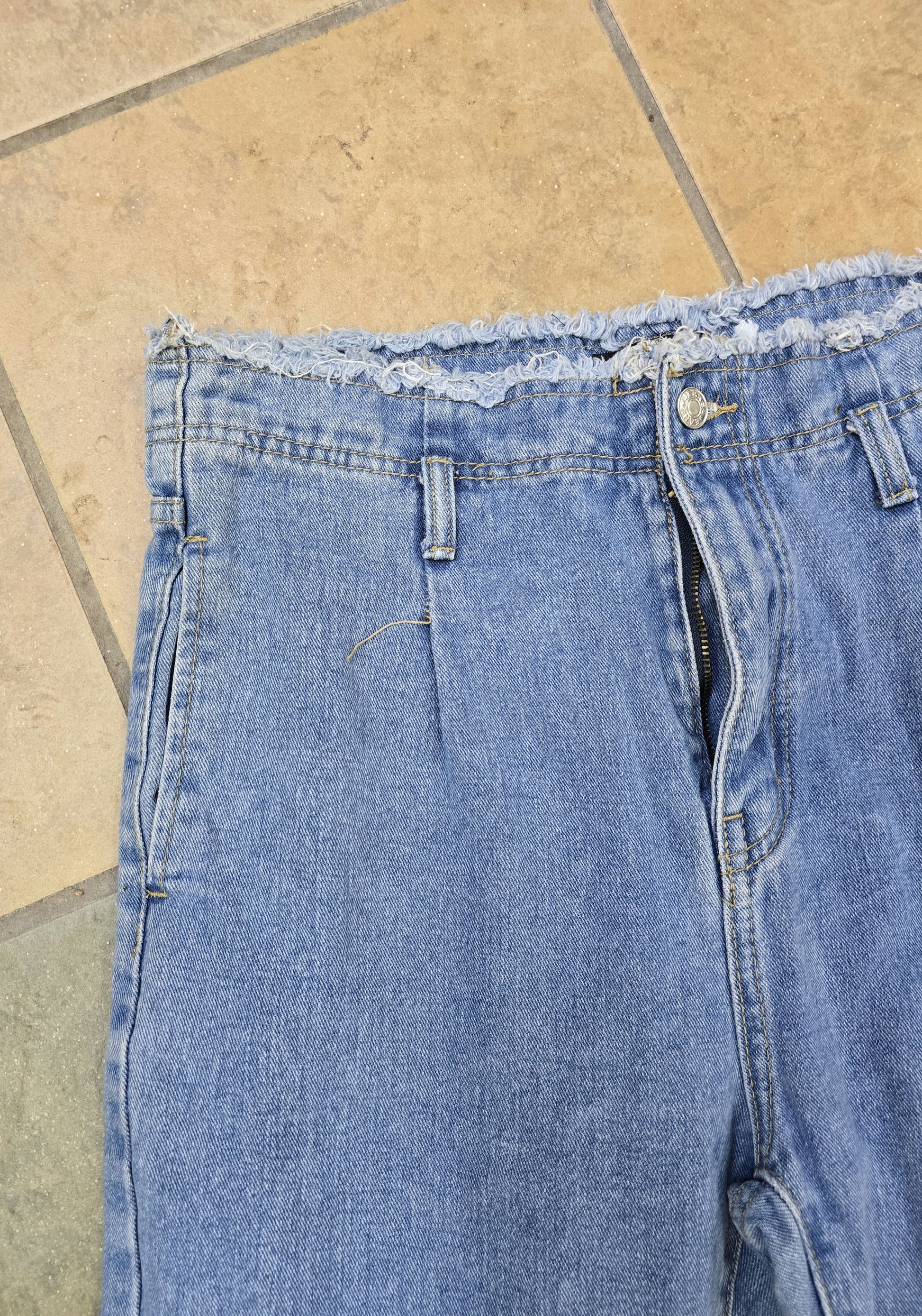 Woman boyfriend jeans/denim size 8 image 7