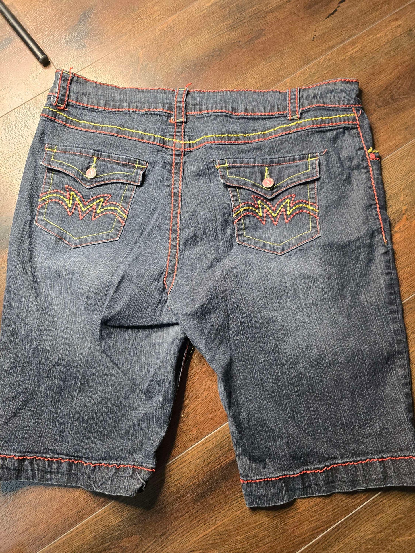 Women denim shorts 19/20 image 4