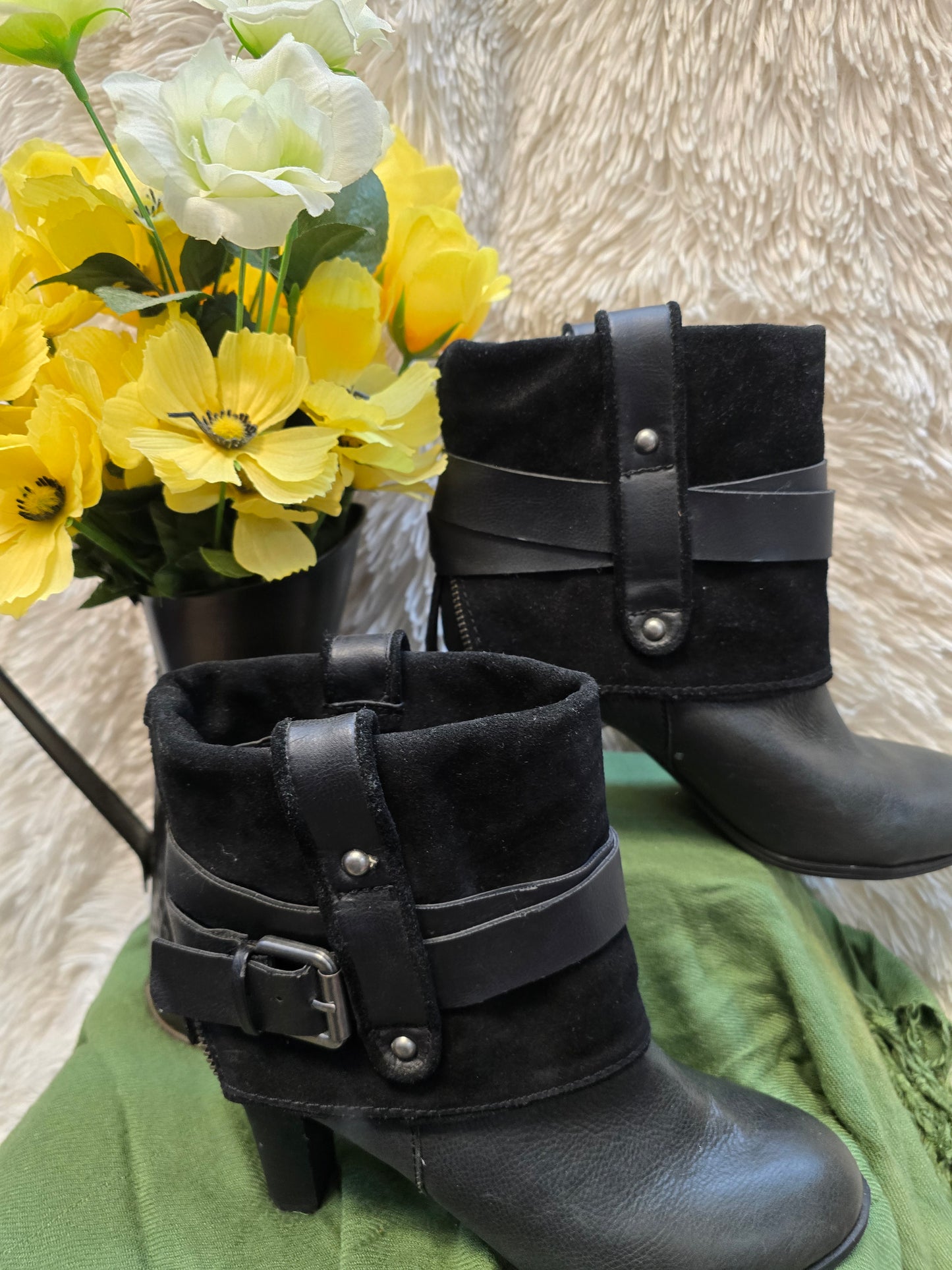 Woman black ankle boots size 8 image 0