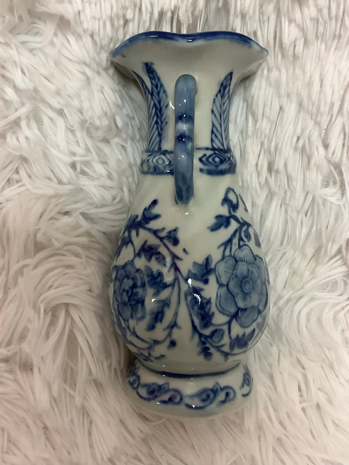 Porcelain vase blue and white image 2