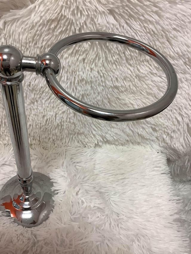 Silver two ring towel holder image 3