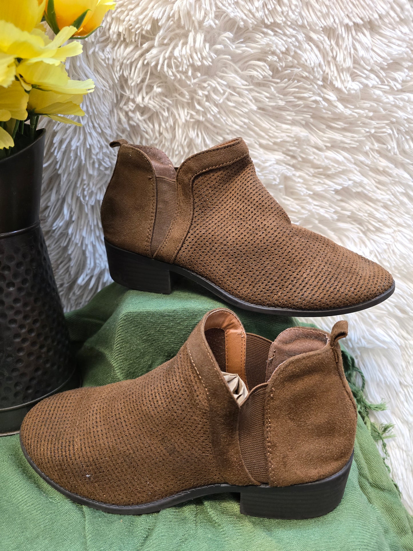 Cityclassified brown boots size 7.5 image 0
