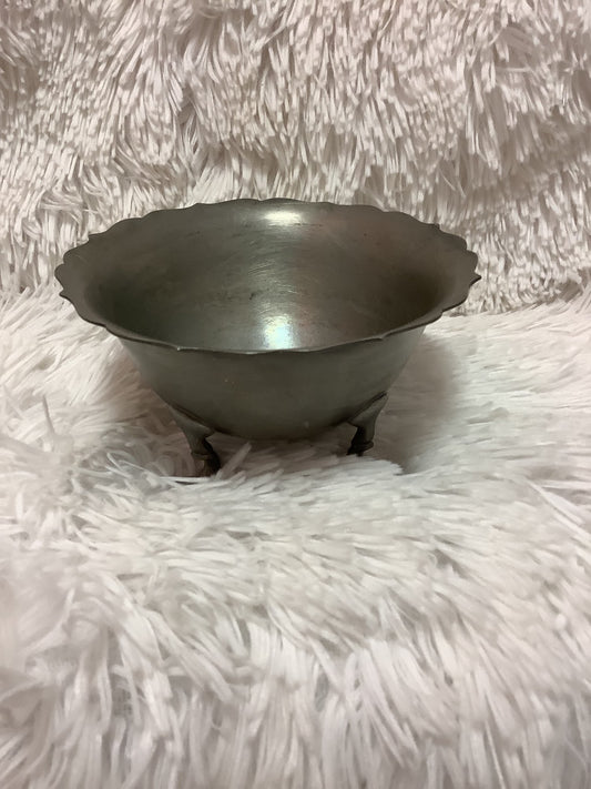 Vintage Pairpoint Pewter P8028 four leg Bowl image 0