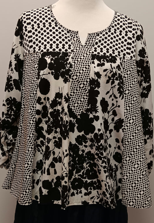 Black and white style and company blouse size small image 0