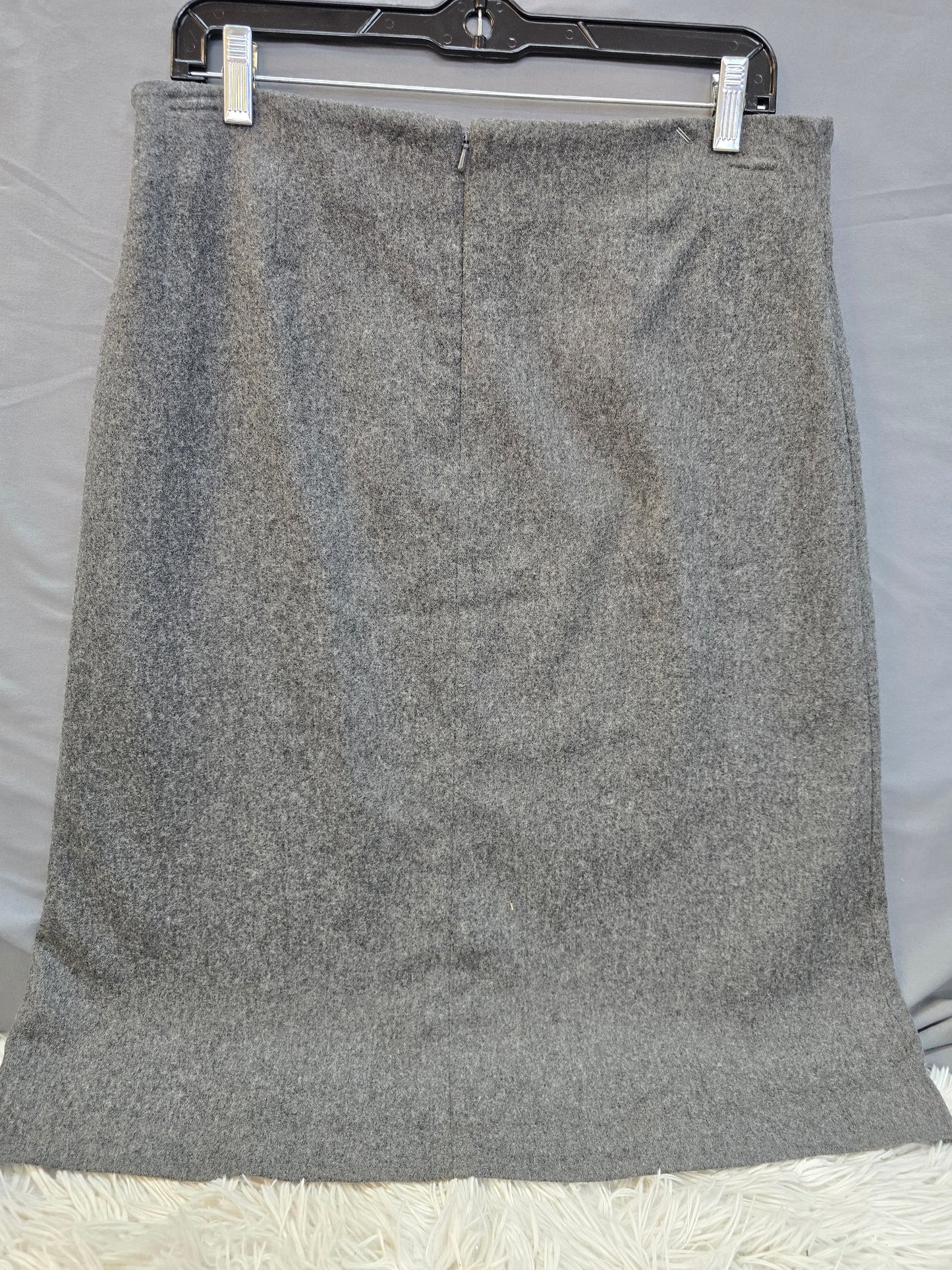 Gap Stretch knees length skirt size 8 image 2