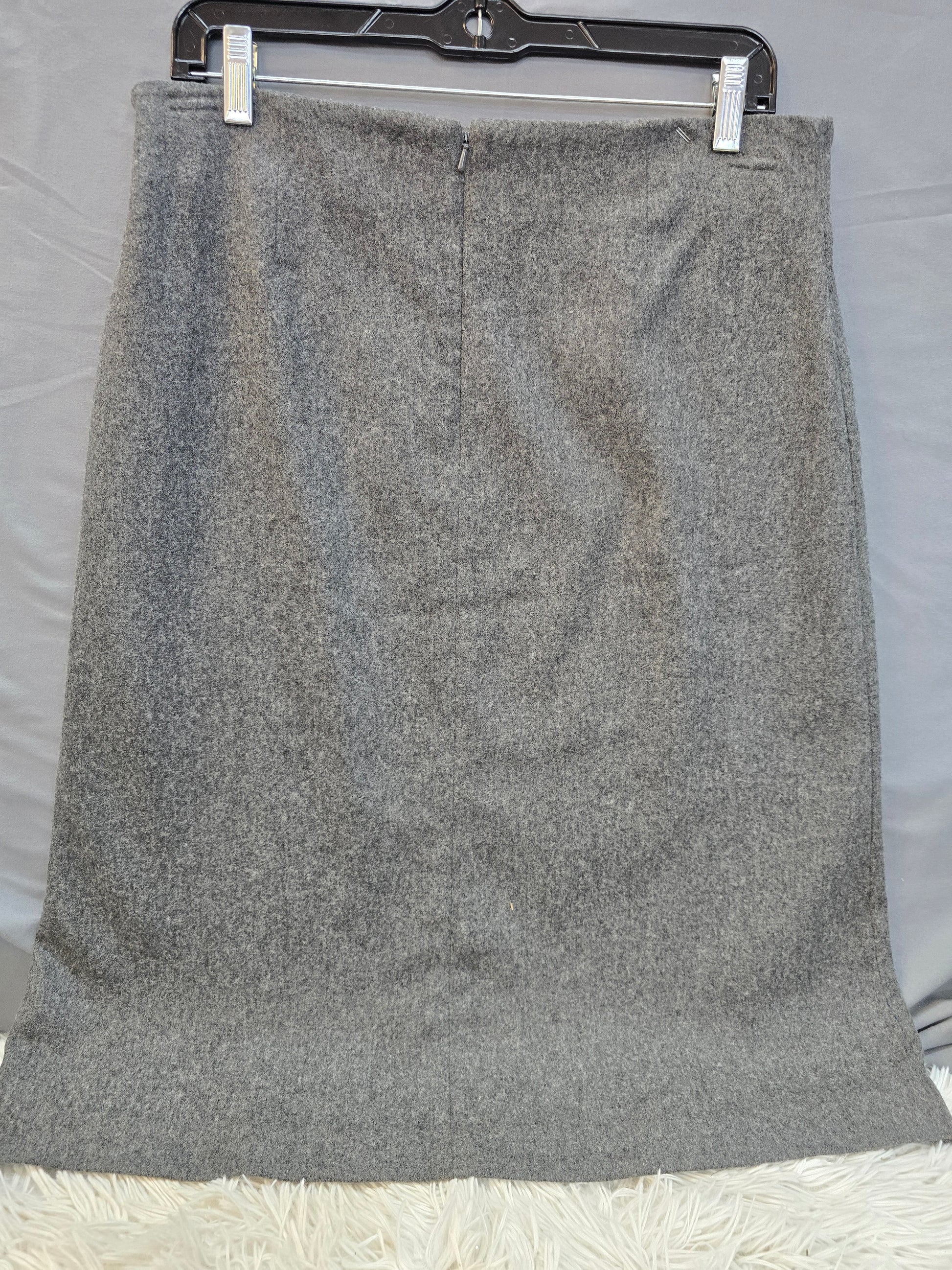 Gap Stretch knees length skirt size 8 image 2