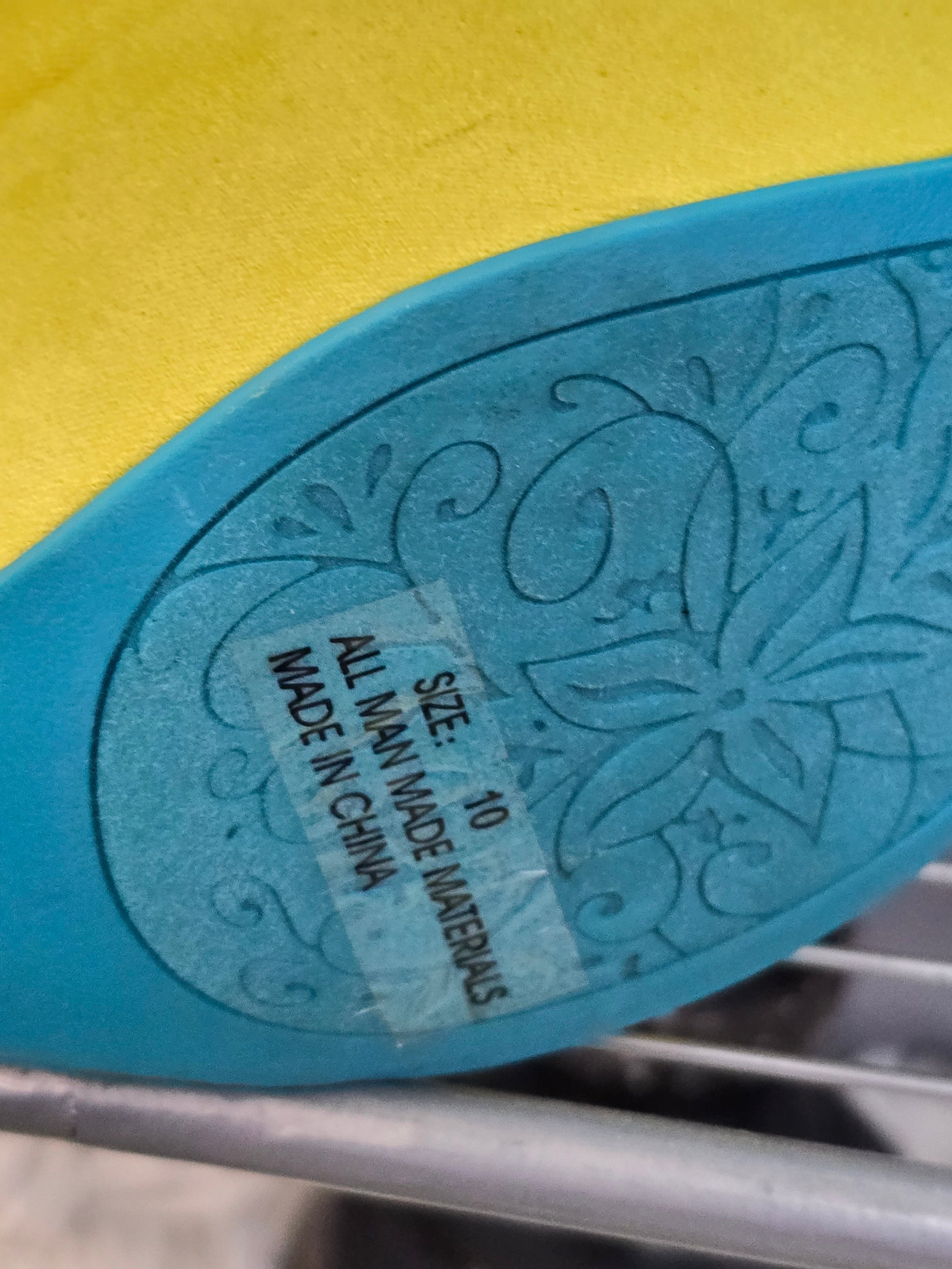 Yellow shoe size 10 image 4