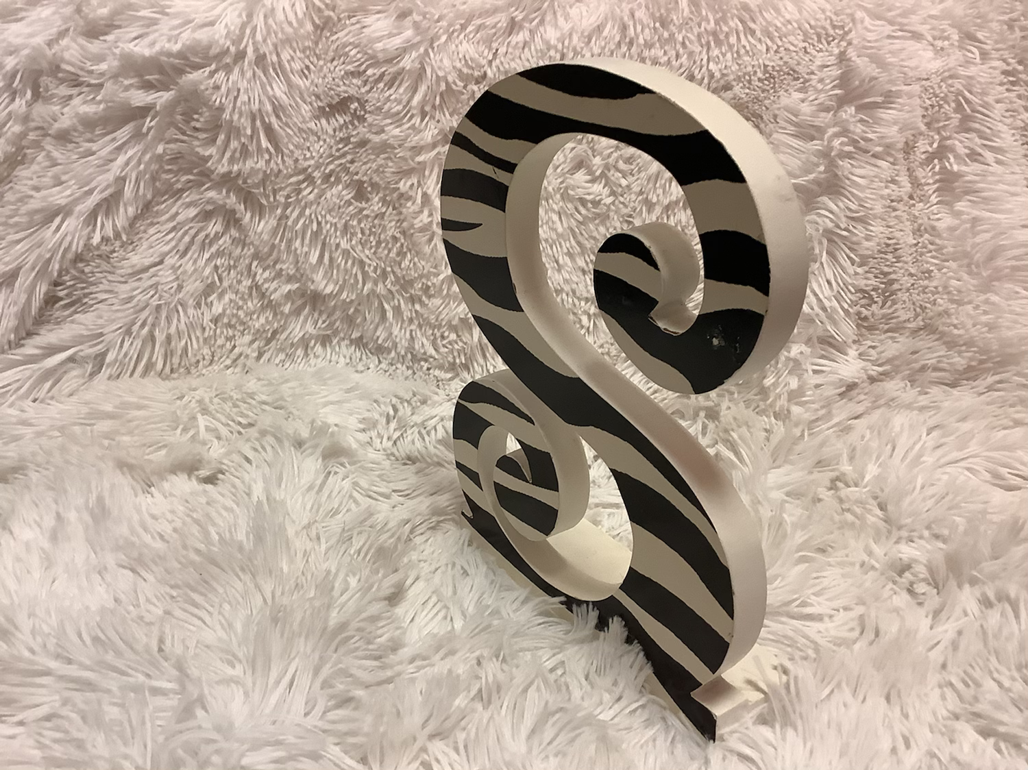 Zebra Print Letter “S” Stand image 0
