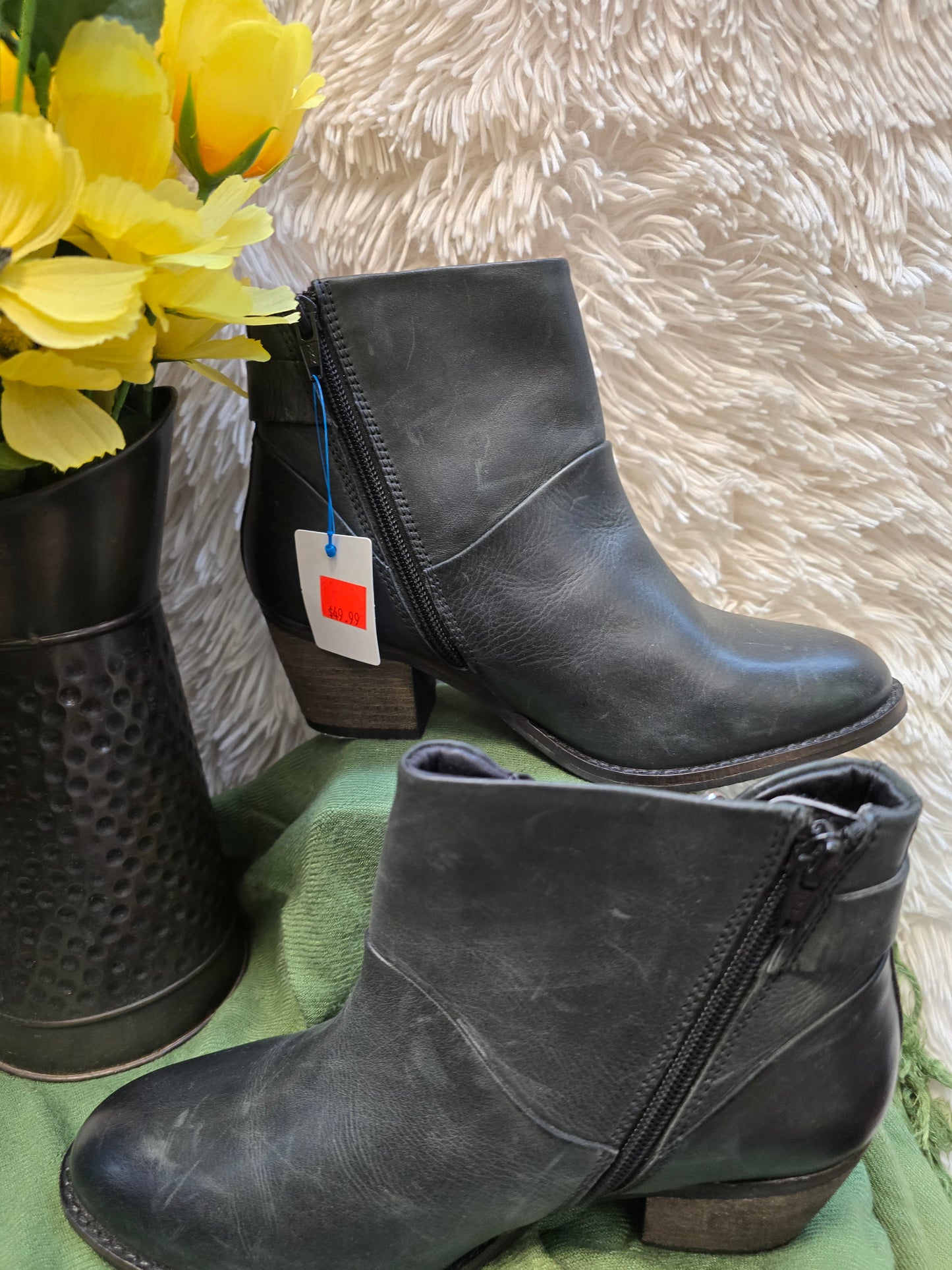 EARTH ANKLE BOOTS Women's 6 West Riverton Black Leather Booties size 7.5 image 1