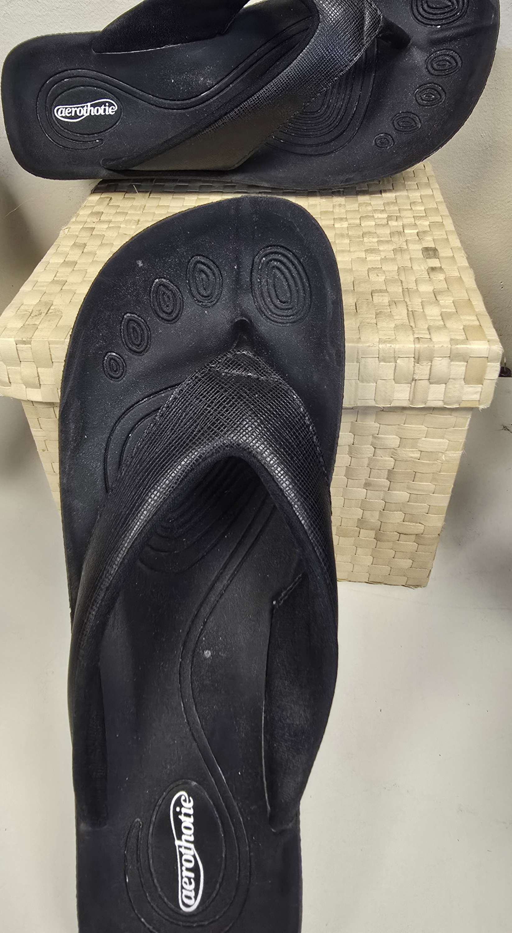 Aerothotic - Fallon Women’s Flip Flops Sandal 5.5 image 3