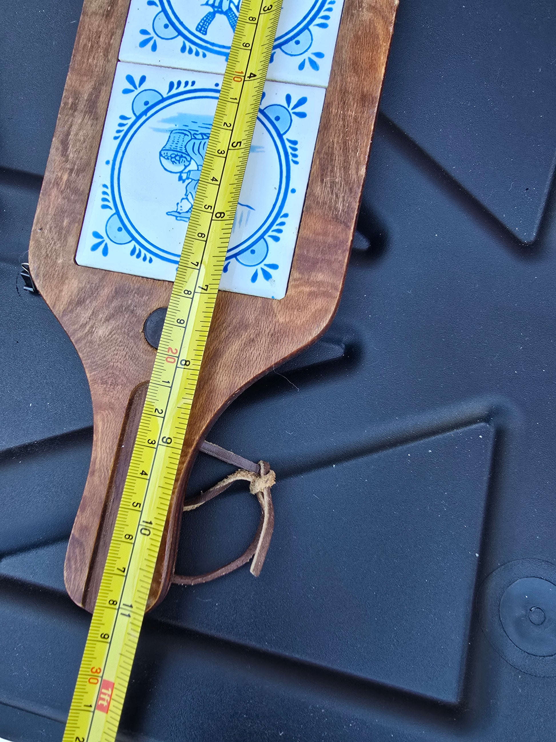 Delft Tile  & Wood Cheese Cutting Board Paddle Blue Holland Decor Vtg image 0