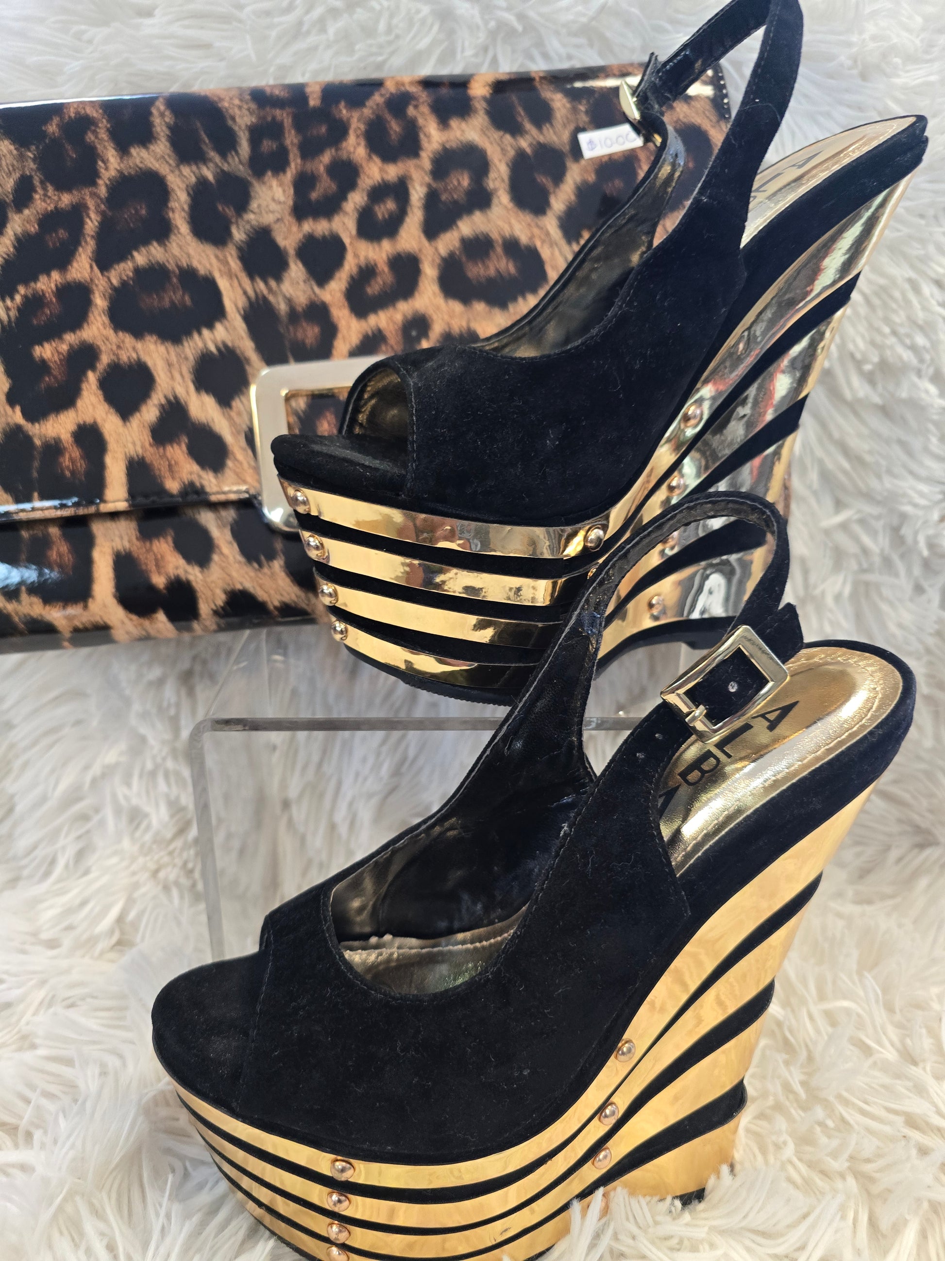 Black and gold wedge woman shoe image 6