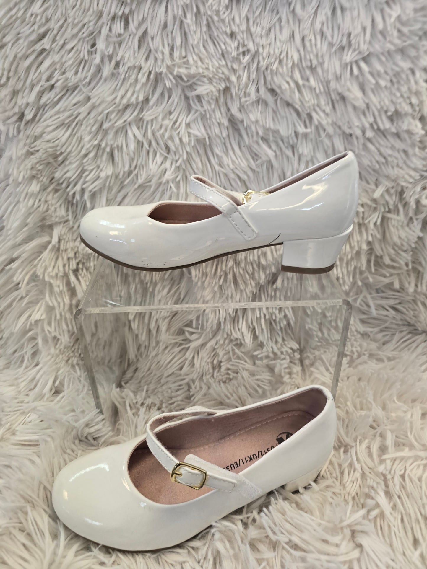 Girl white flat shoes size 12 image 0