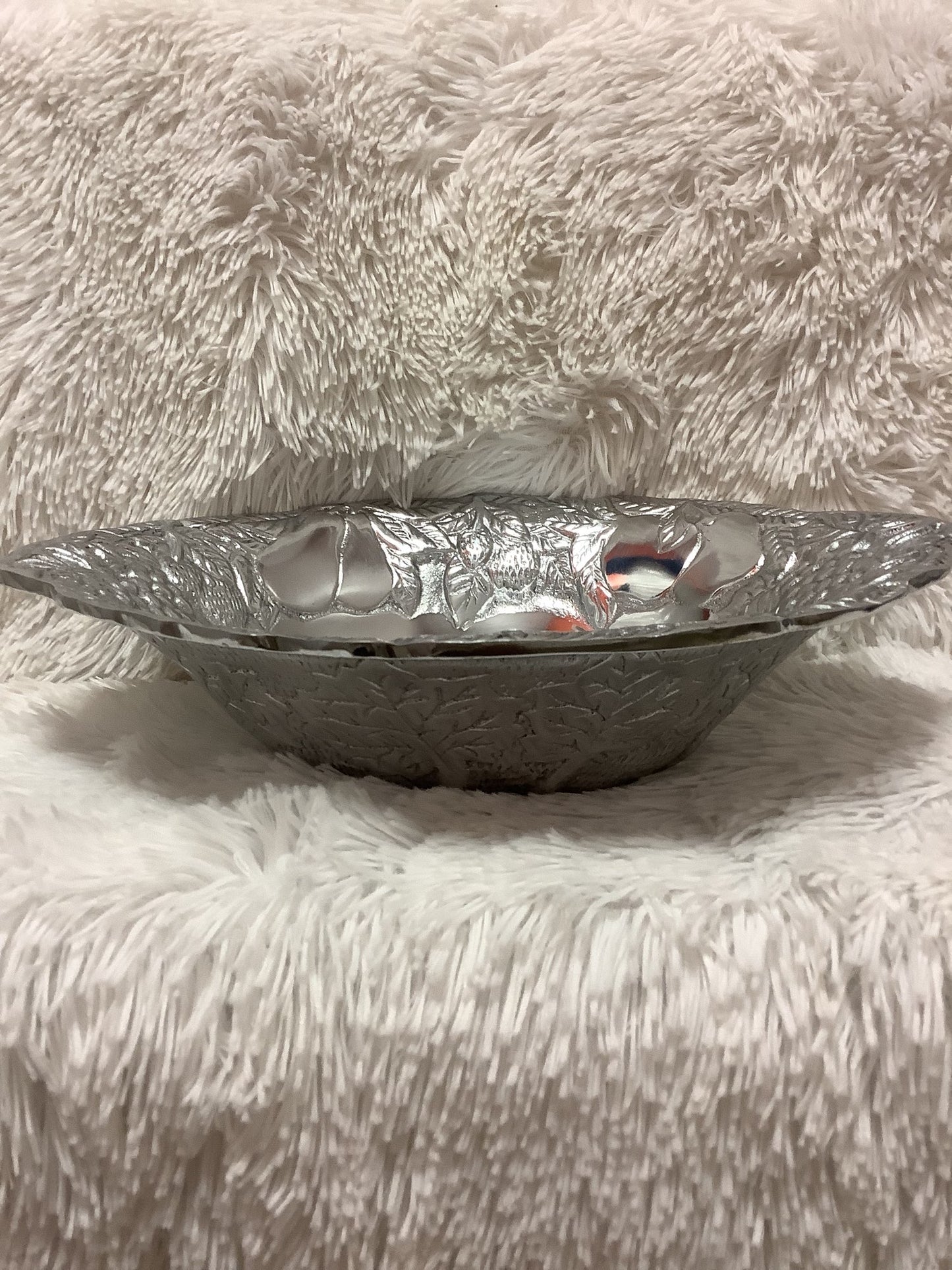 Home Goods Aluminum Embossed Fruit Bowl image 2