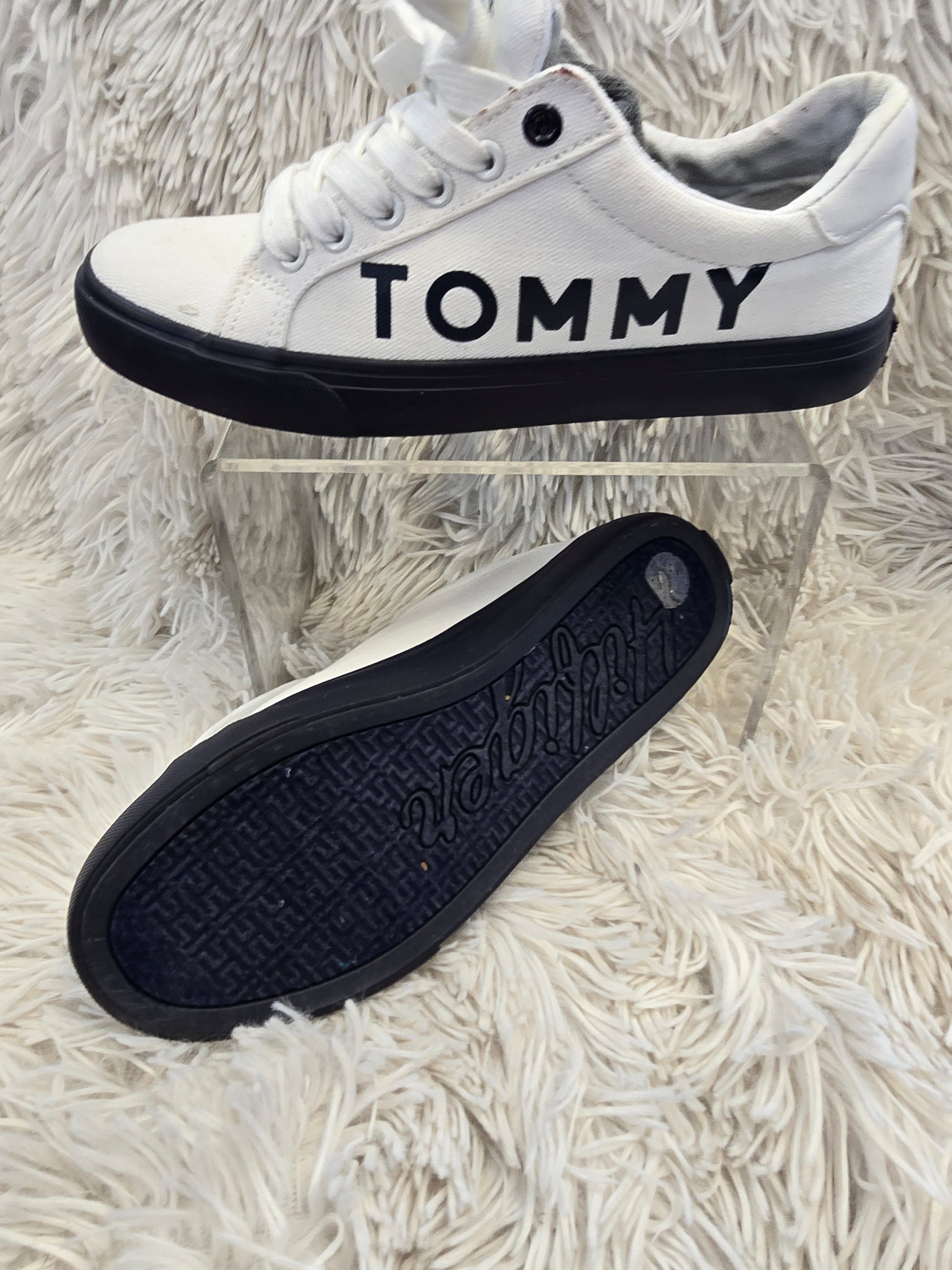 Women Tommy Hilfiger shoe size 5.5 image 3