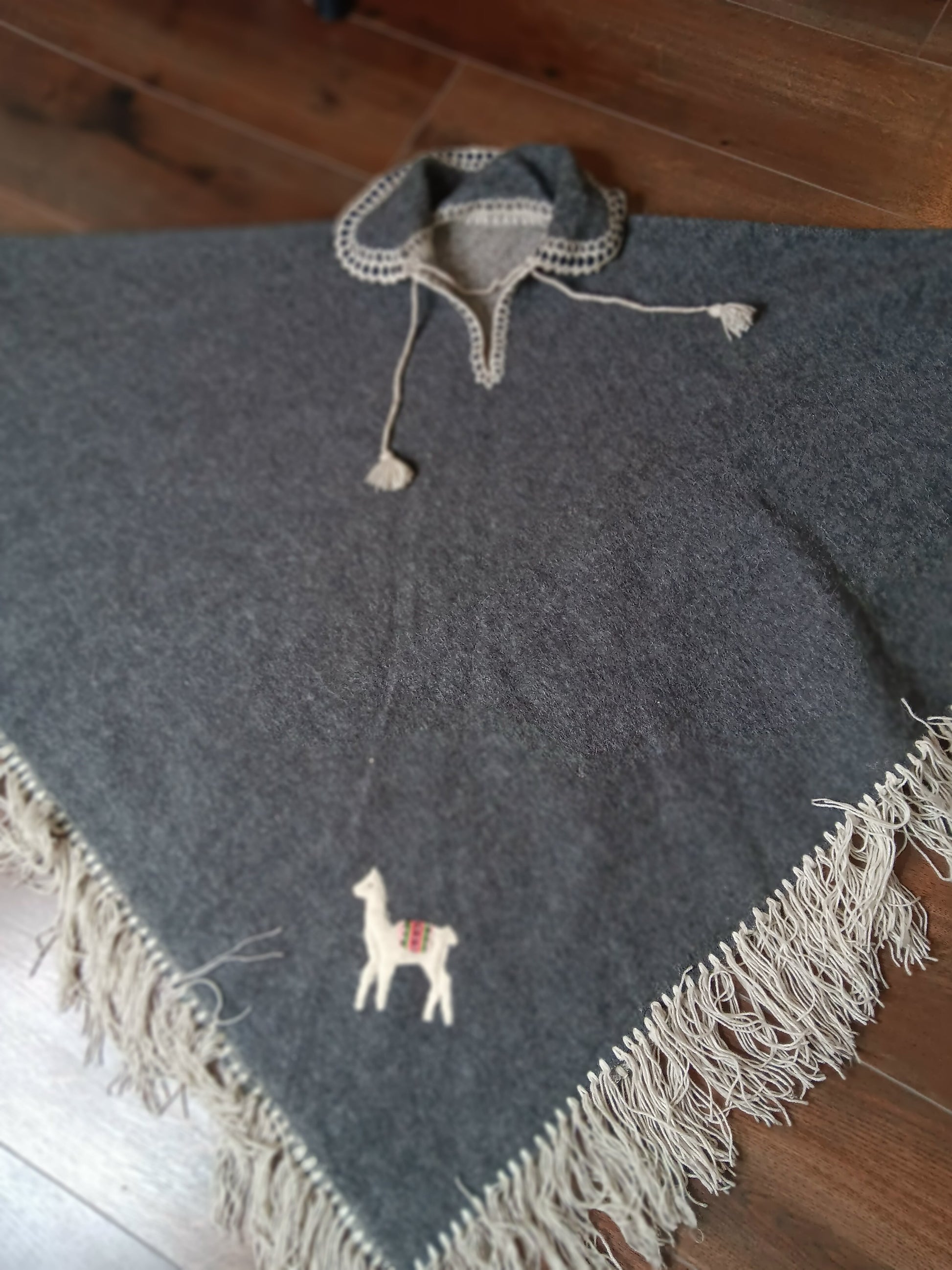 Alpaca dark gray poncho image 2