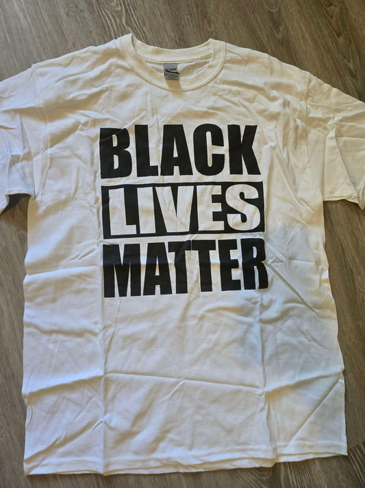 Black lives matter t-shirt size L image 1