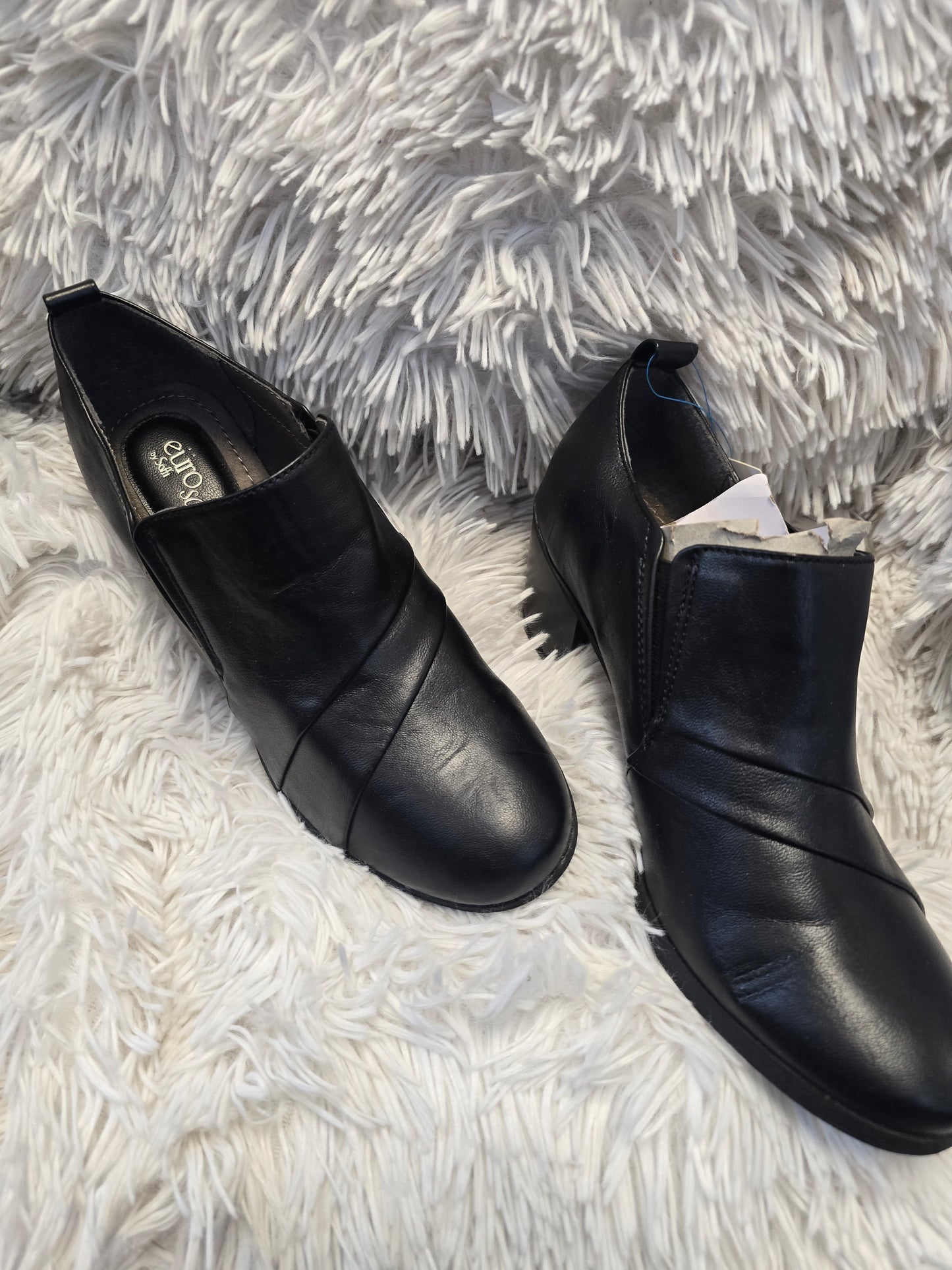 Women block heel shoe size 8.5 NEW image 0