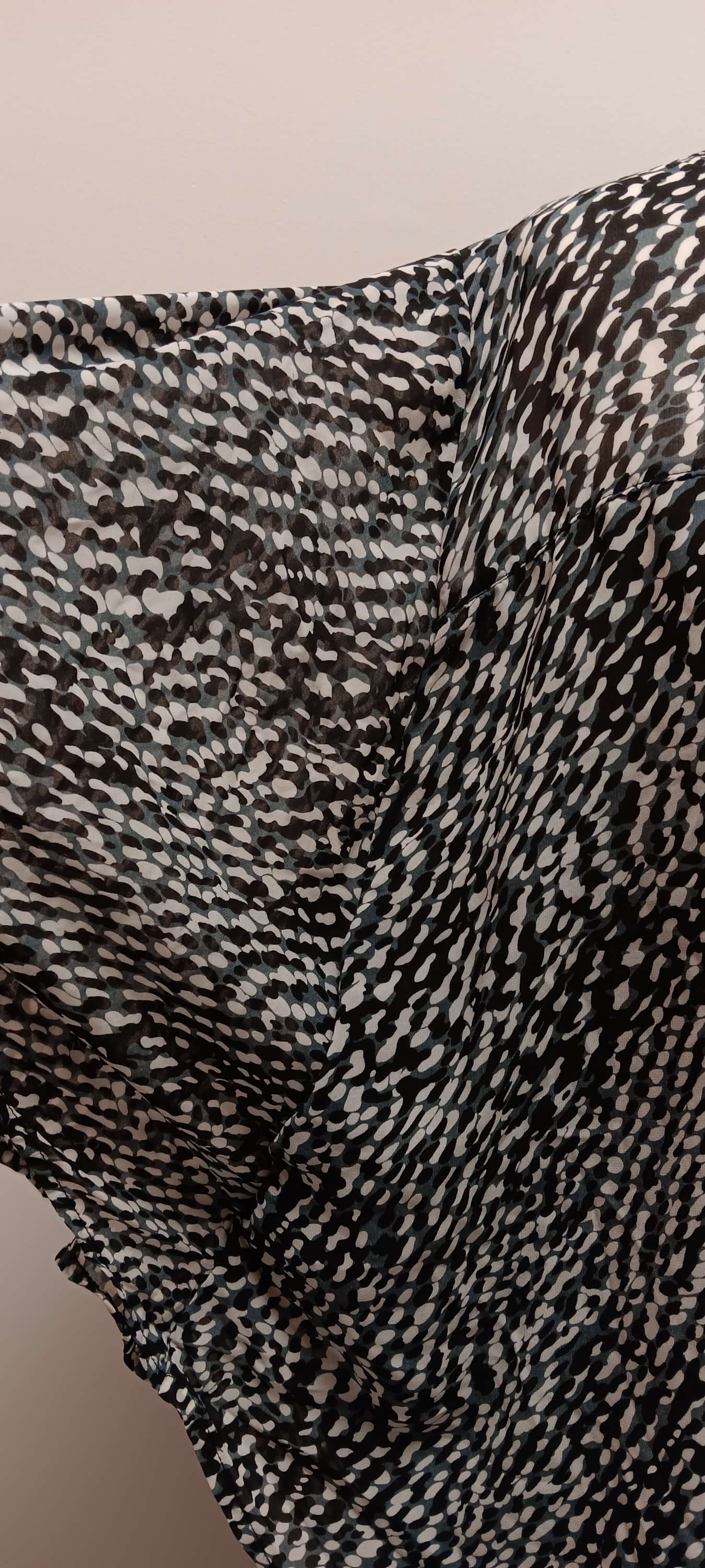 Black and white paraphrase blouse size XL image 3
