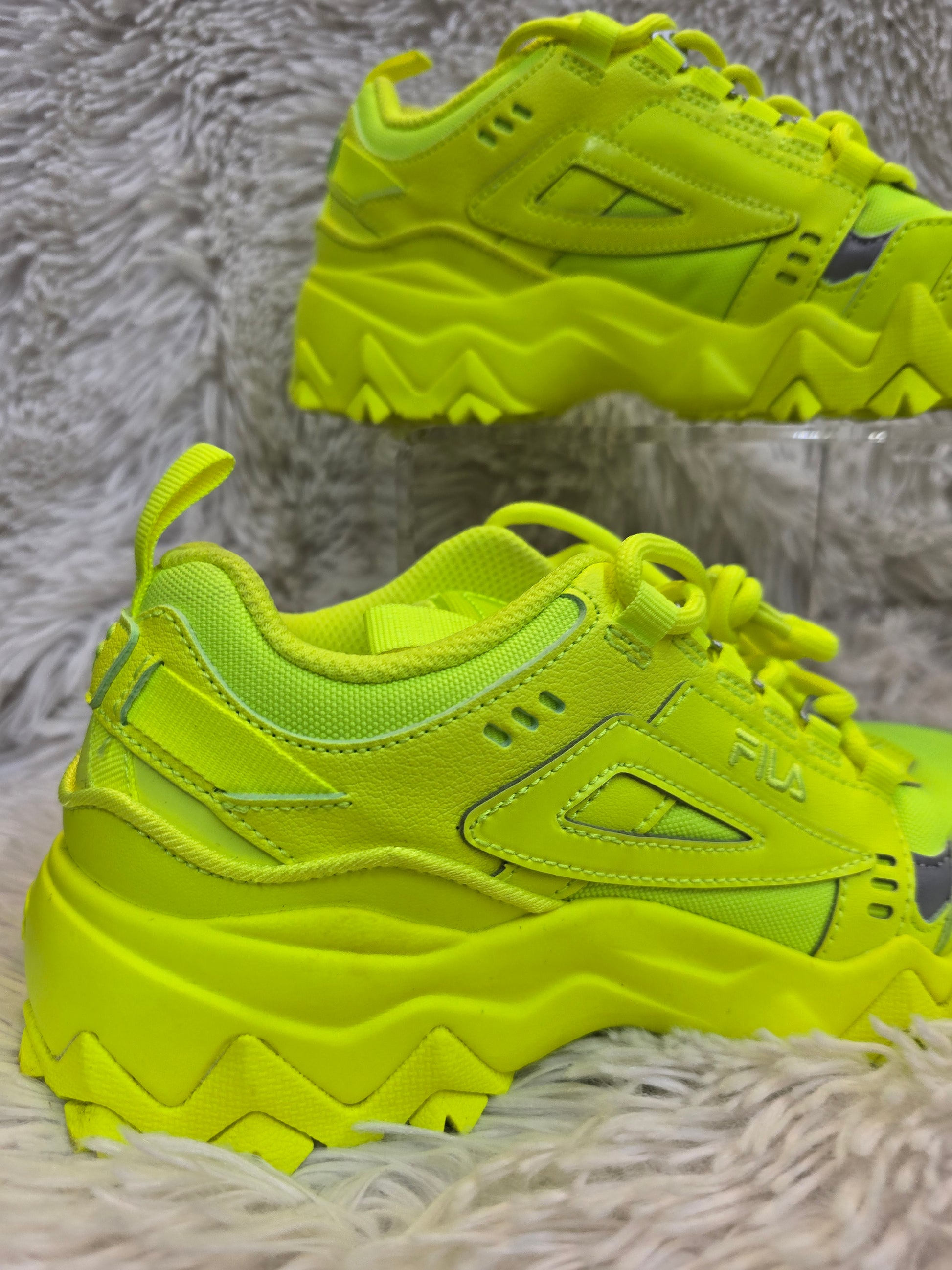 Woman Fila shoe size 6.5 image 3