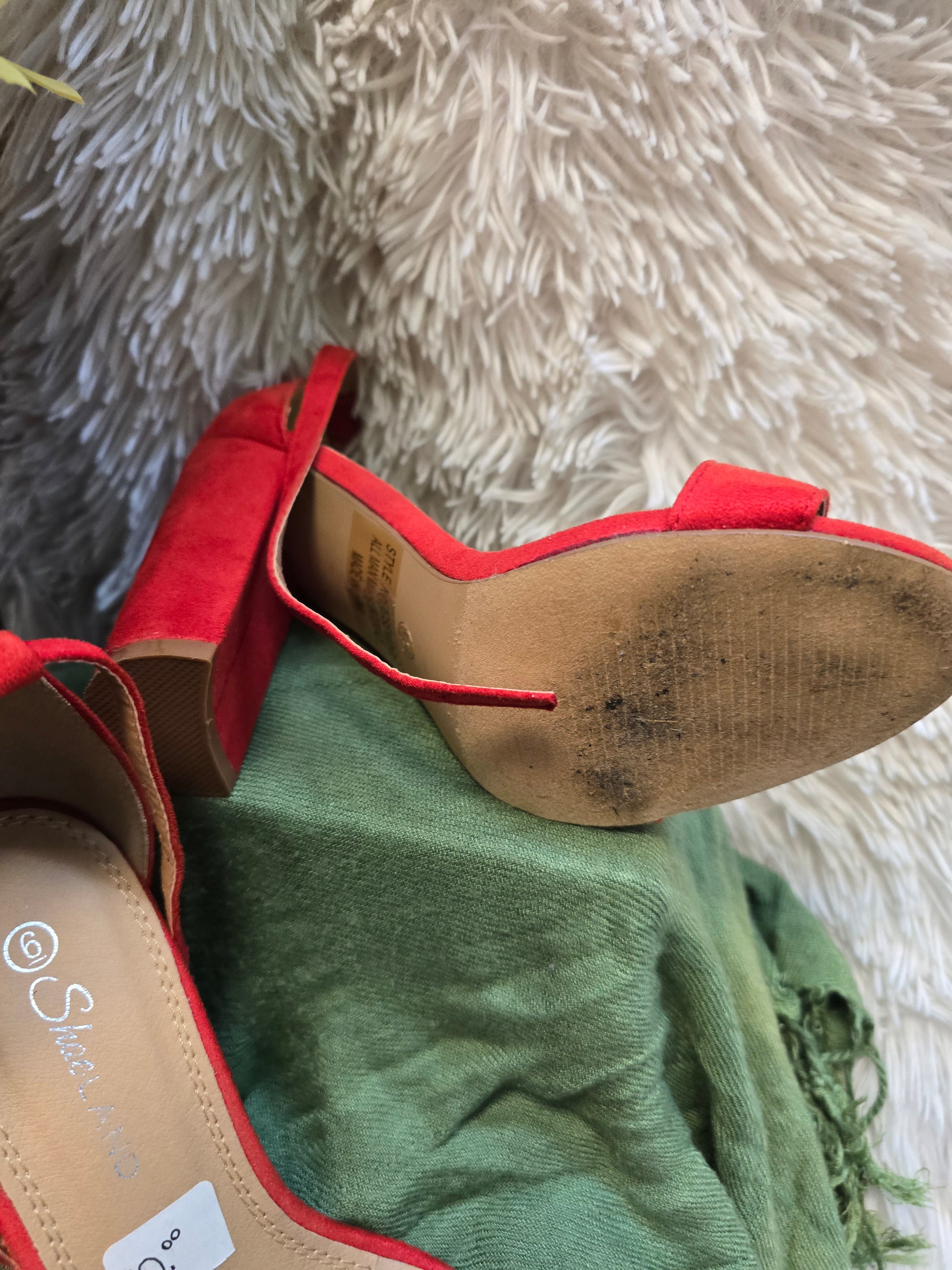 Red bread heel slipper size 6 image 4