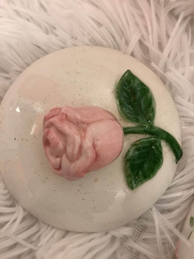 Rose Decorated Jar image 4