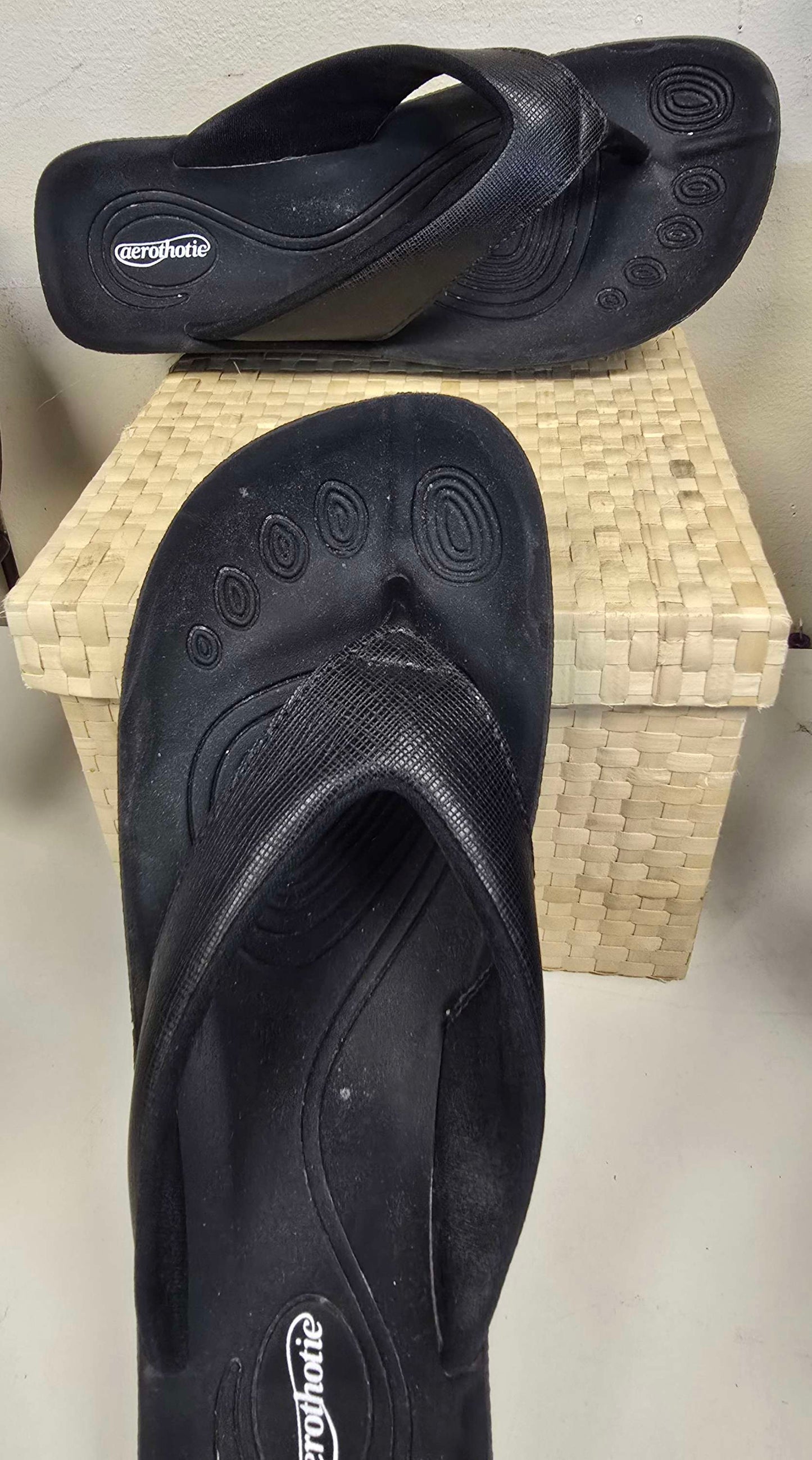 Aerothotic - Fallon Women’s Flip Flops Sandal 5.5 image 4