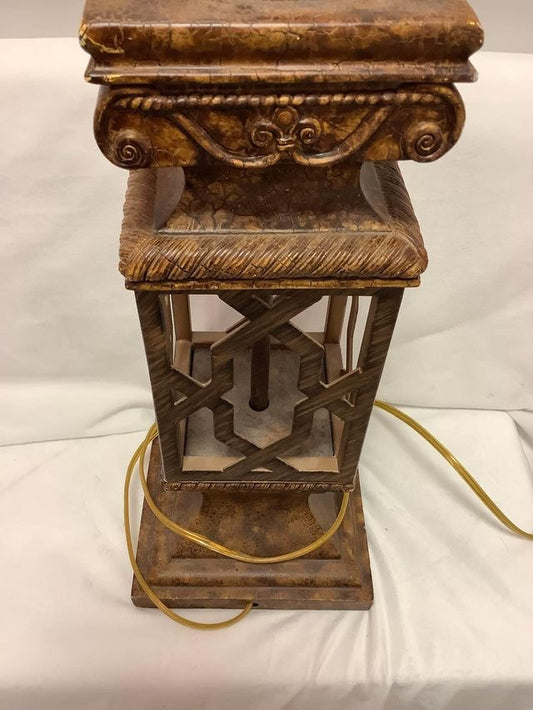 Detailed antique lamp image 1