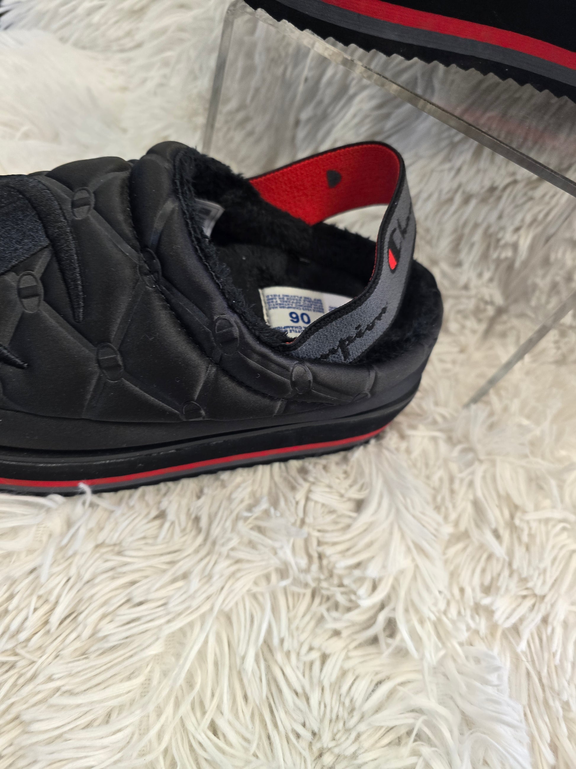 Champions soft slipper size 6 image 2