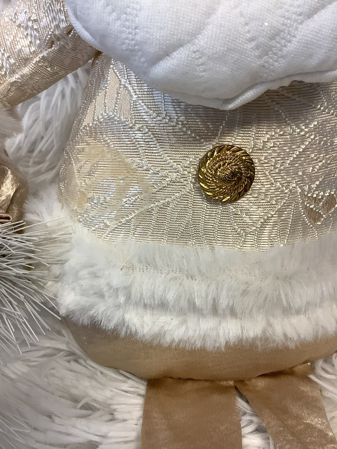 Golden santa image 1
