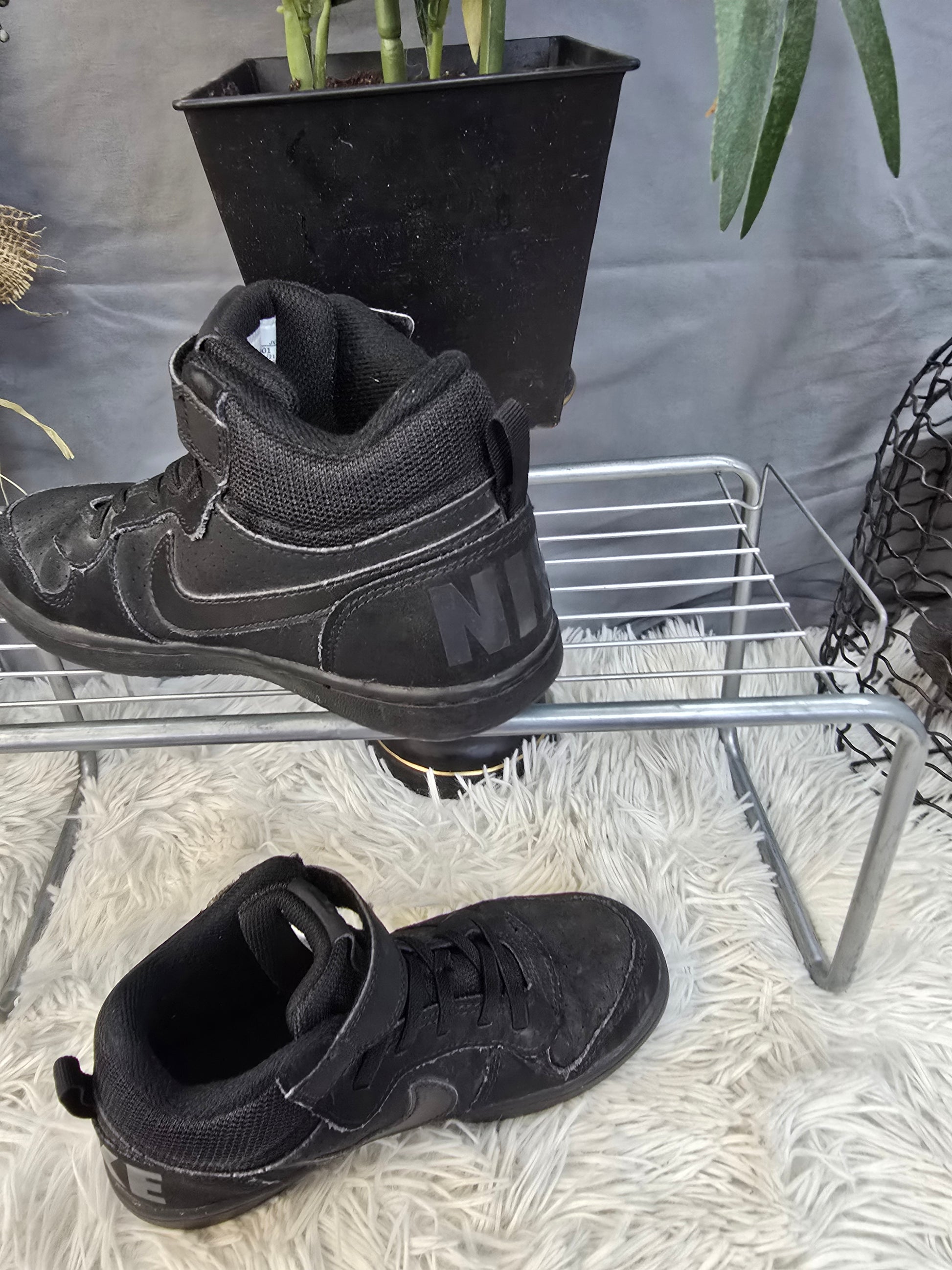 Nike youth size 2 image 5