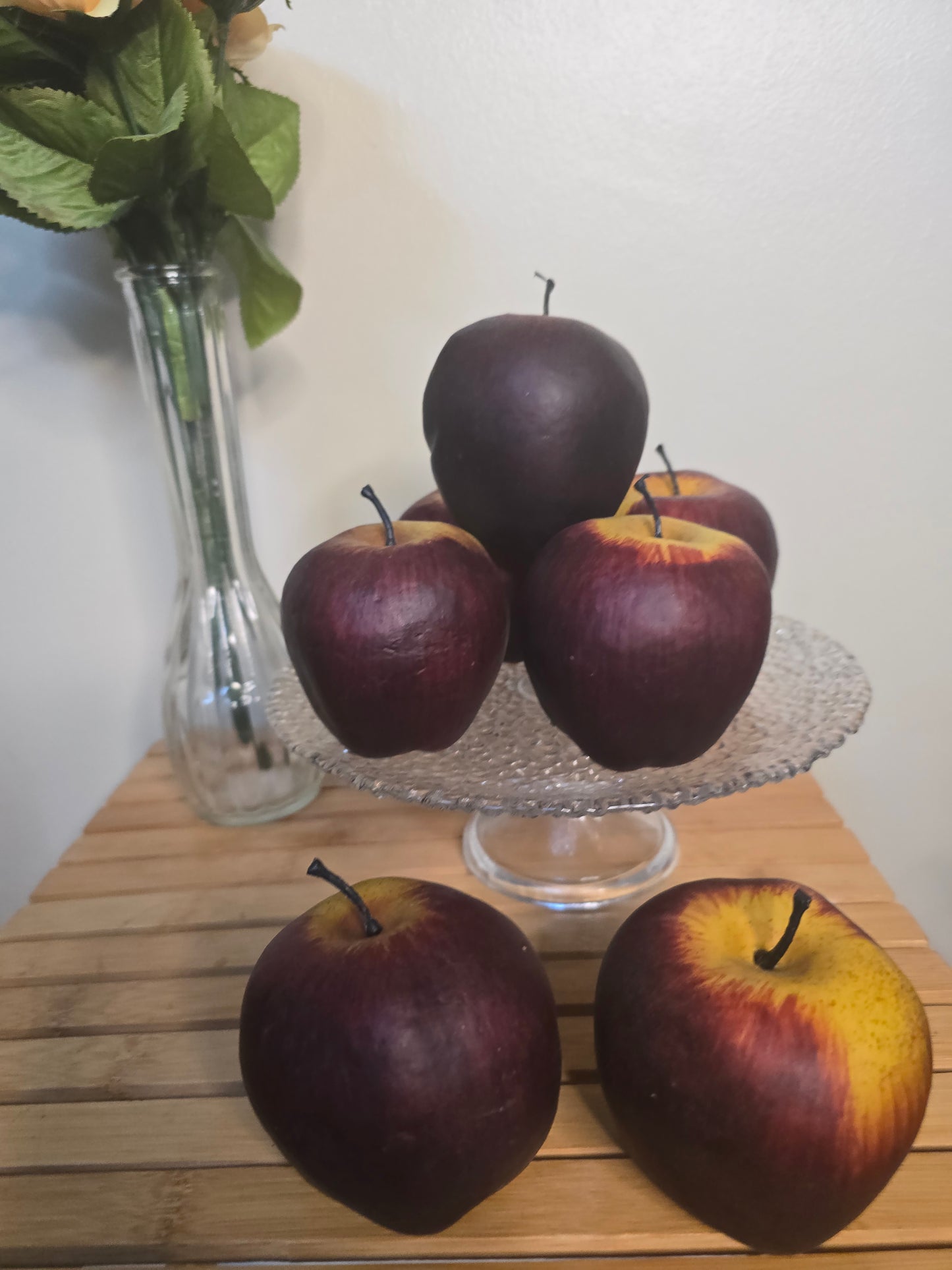 Set of 7 artificial apples image 1