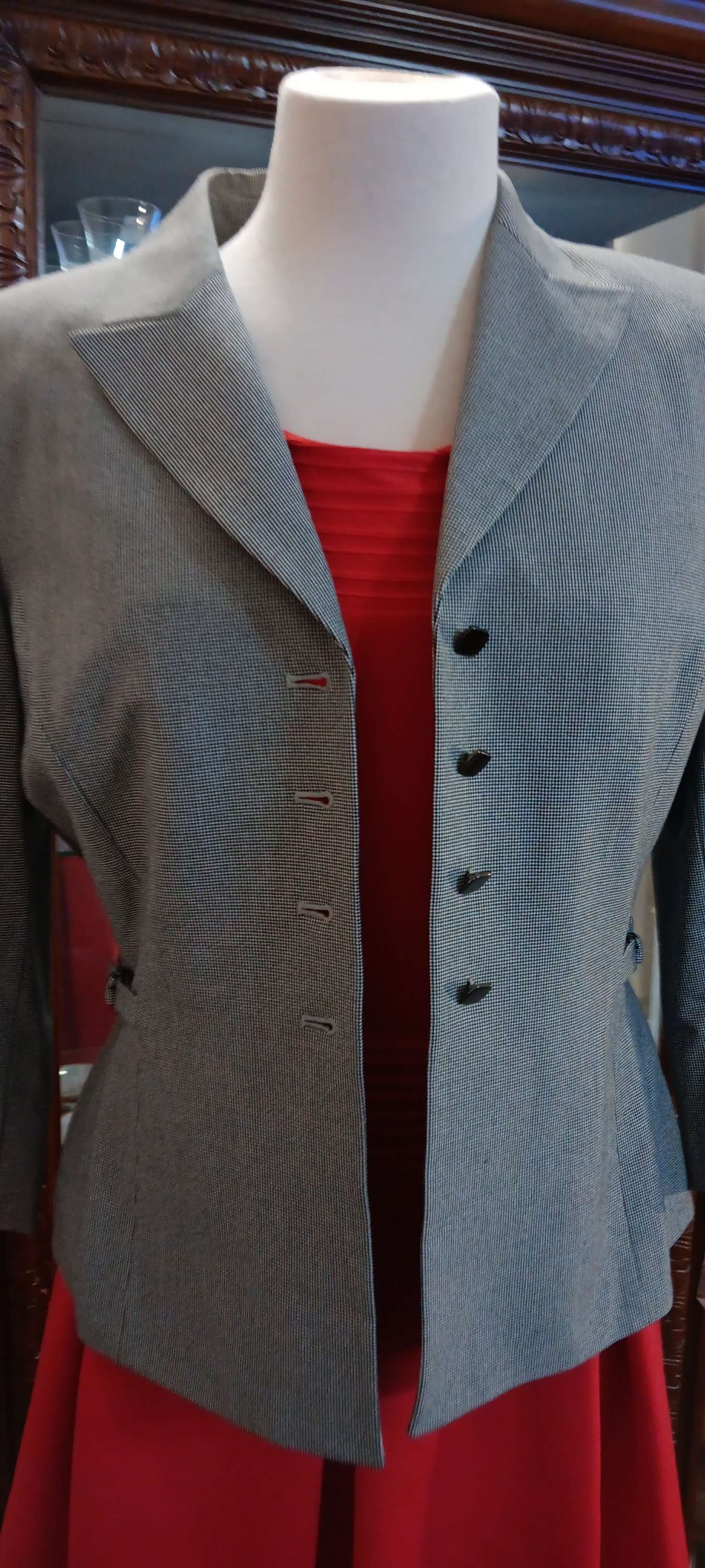 Tahari women blazer size 8P image 1