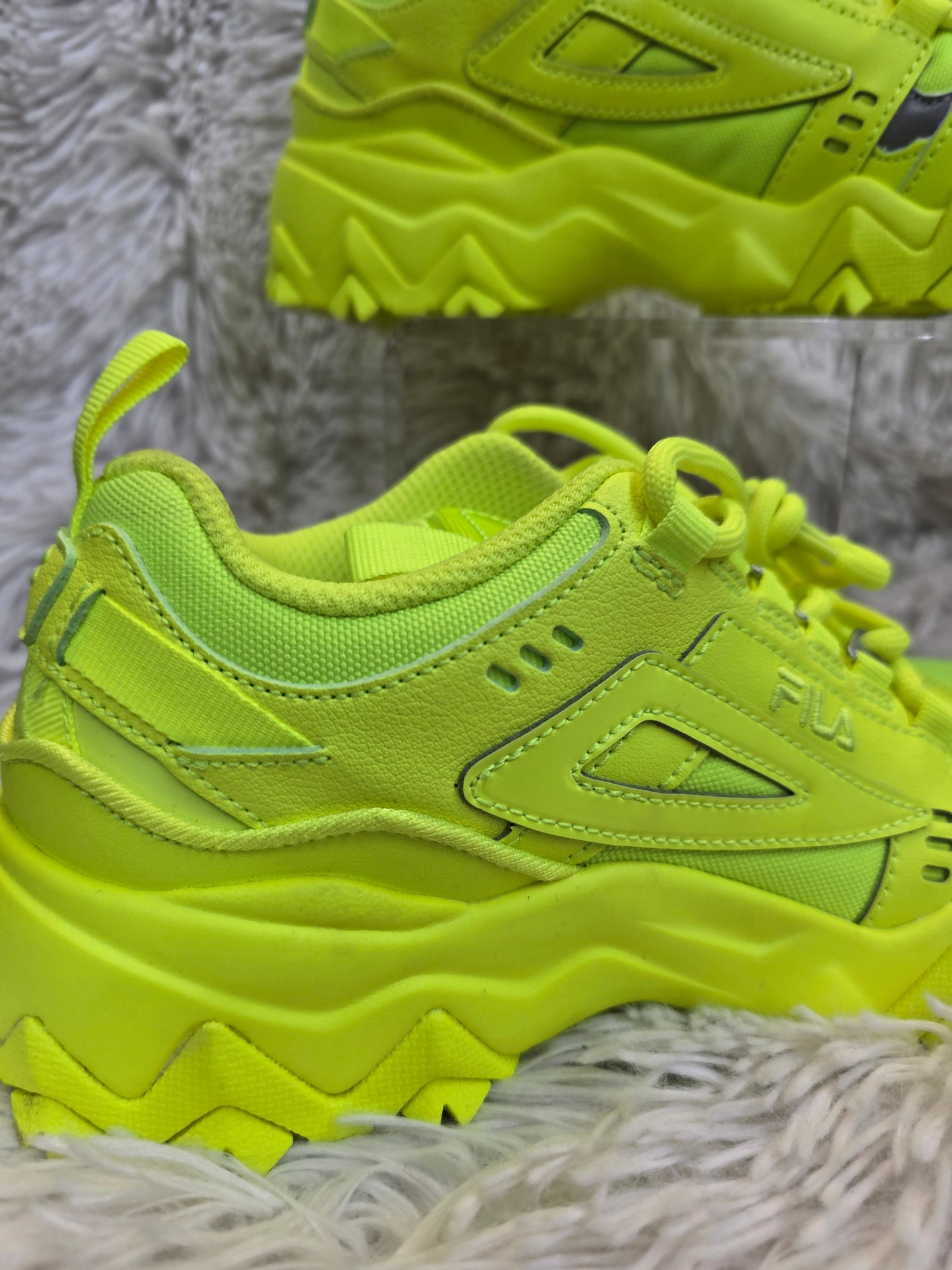 Woman Fila shoe size 6.5 image 2