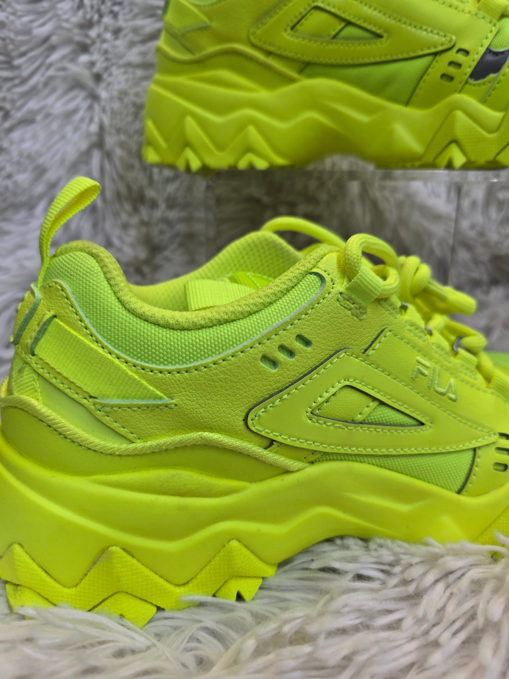 Woman Fila shoe size 6.5 image 2
