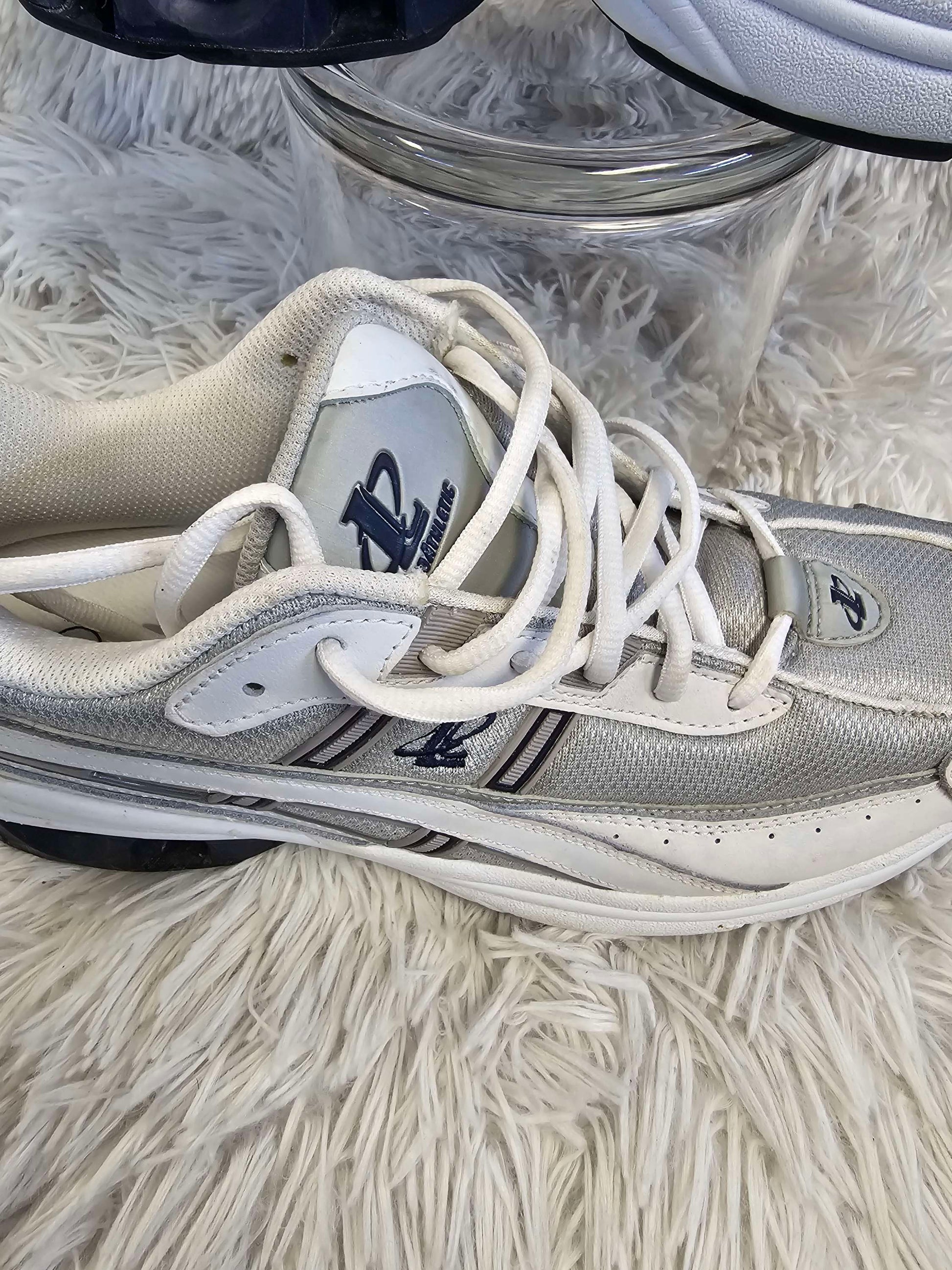 Logo Athletic men tennis shoe size 10 image 2