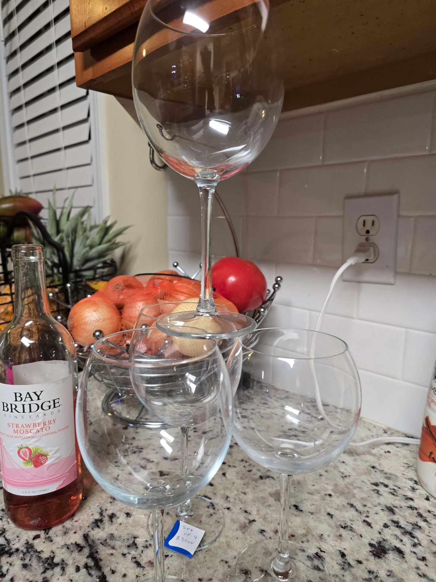 Set of 4 wine glass image 0